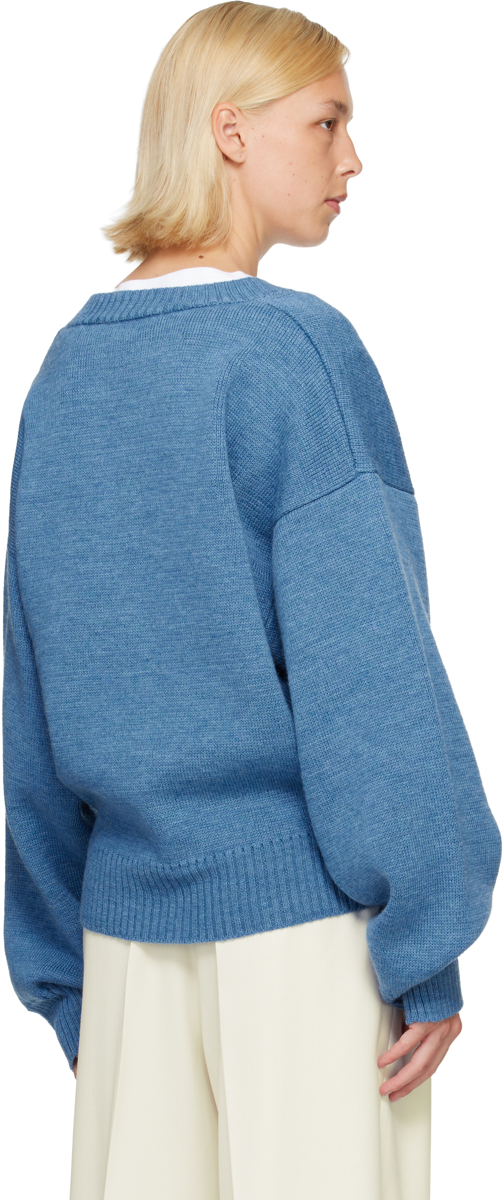 Róhe - Pull bleu en tricot à col en V