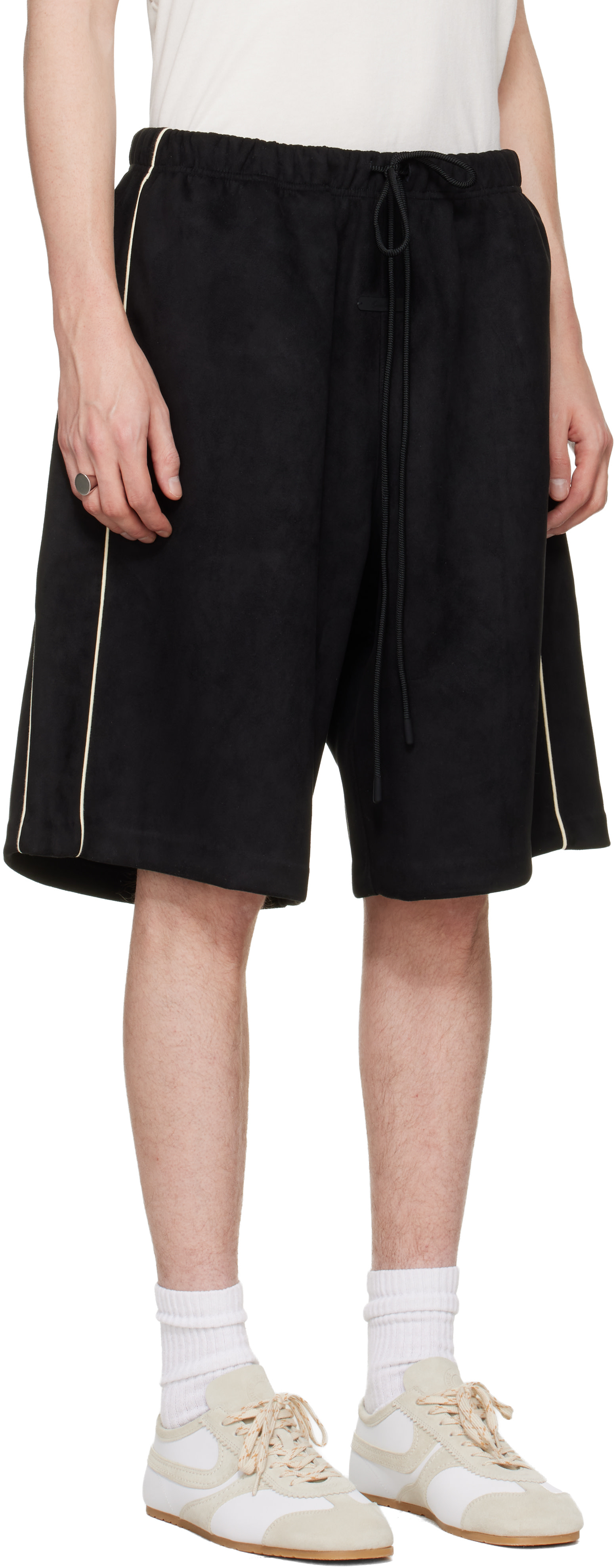 Fear of God ESSENTIALS - ブラック Signature Relaxed フェイクスエード ショートパンツ