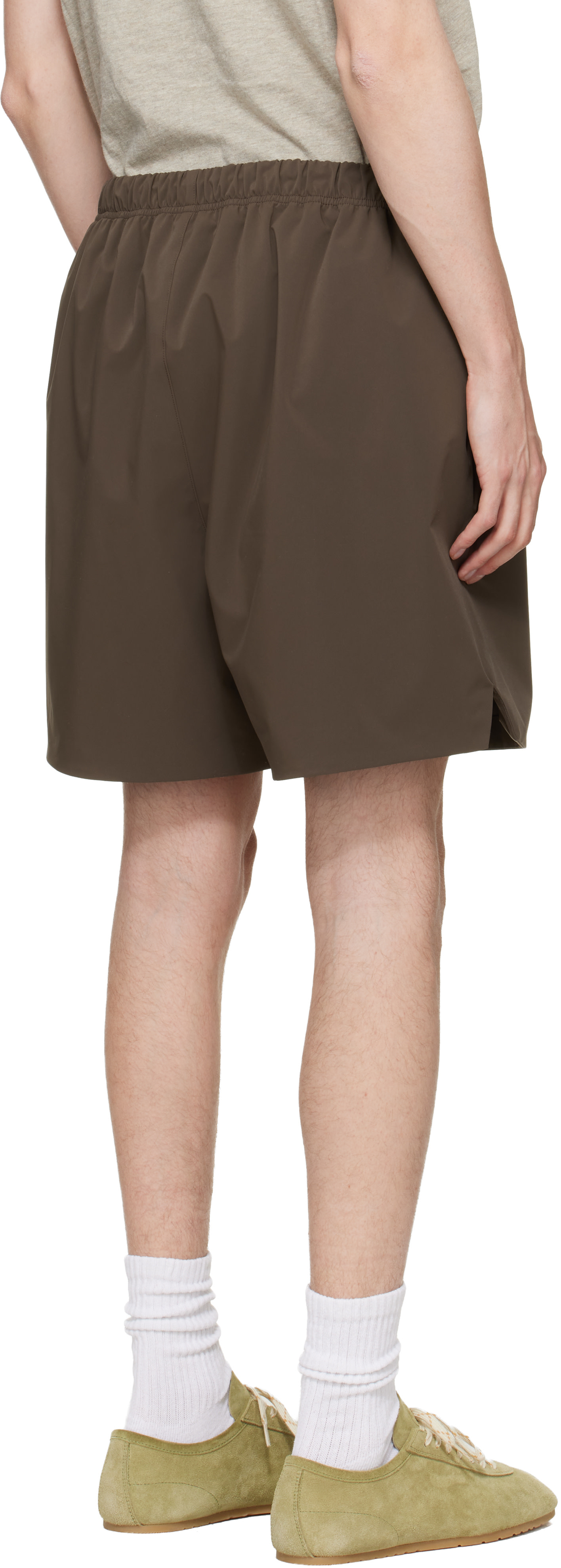 Fear of God ESSENTIALS - Short brun à logo Active Trace et à fentes