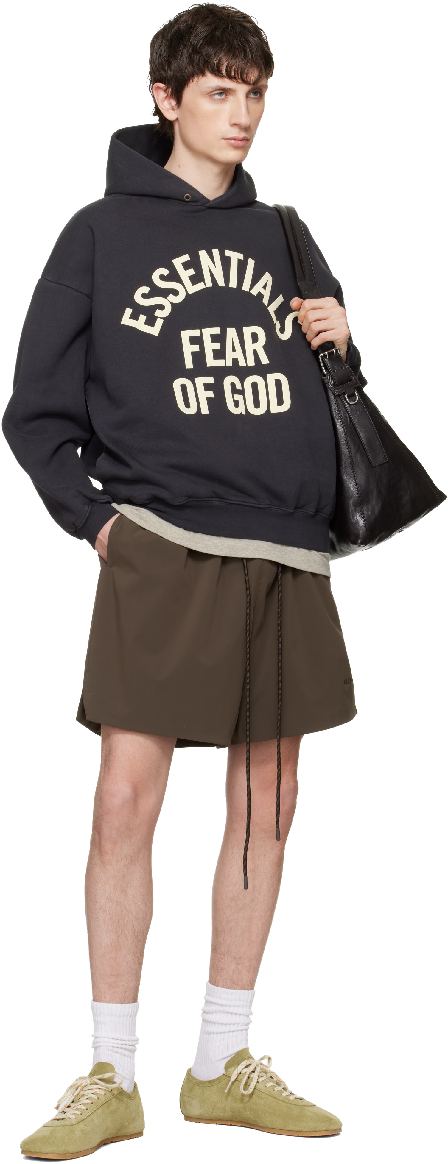Fear of God ESSENTIALS - Short brun à logo Active Trace et à fentes