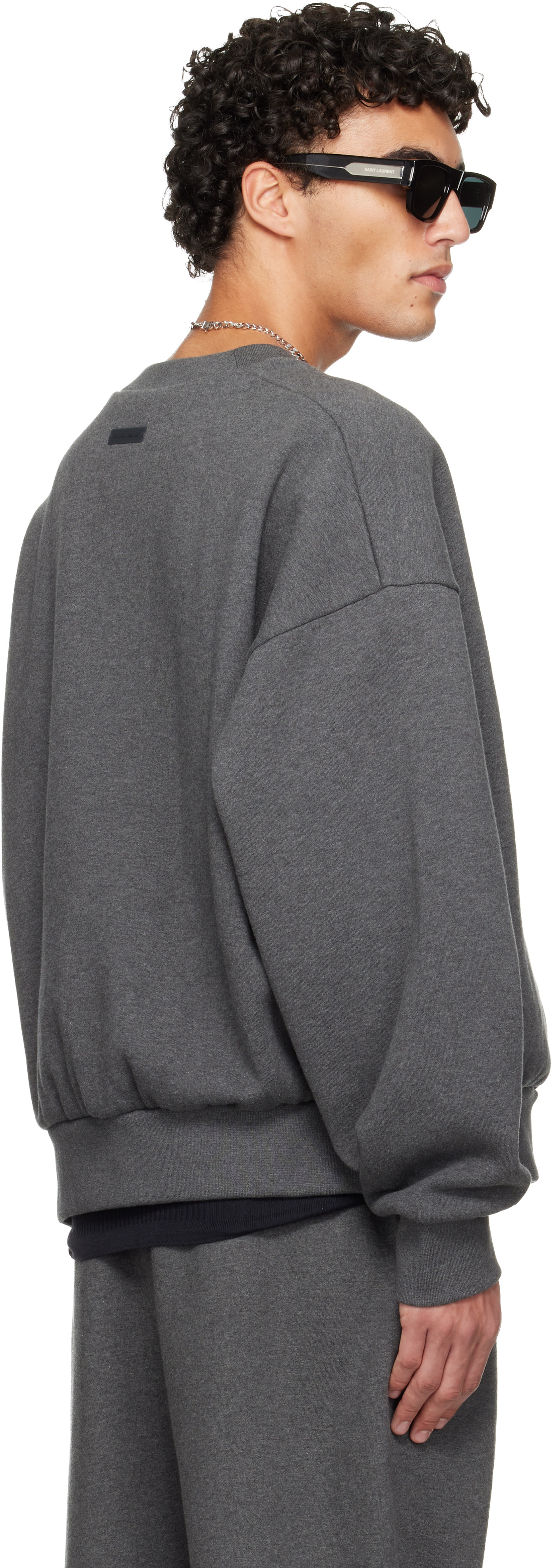 Fear of God ESSENTIALS - Pull molletonné gris à logo gaufré et à col ras du cou - Holiday