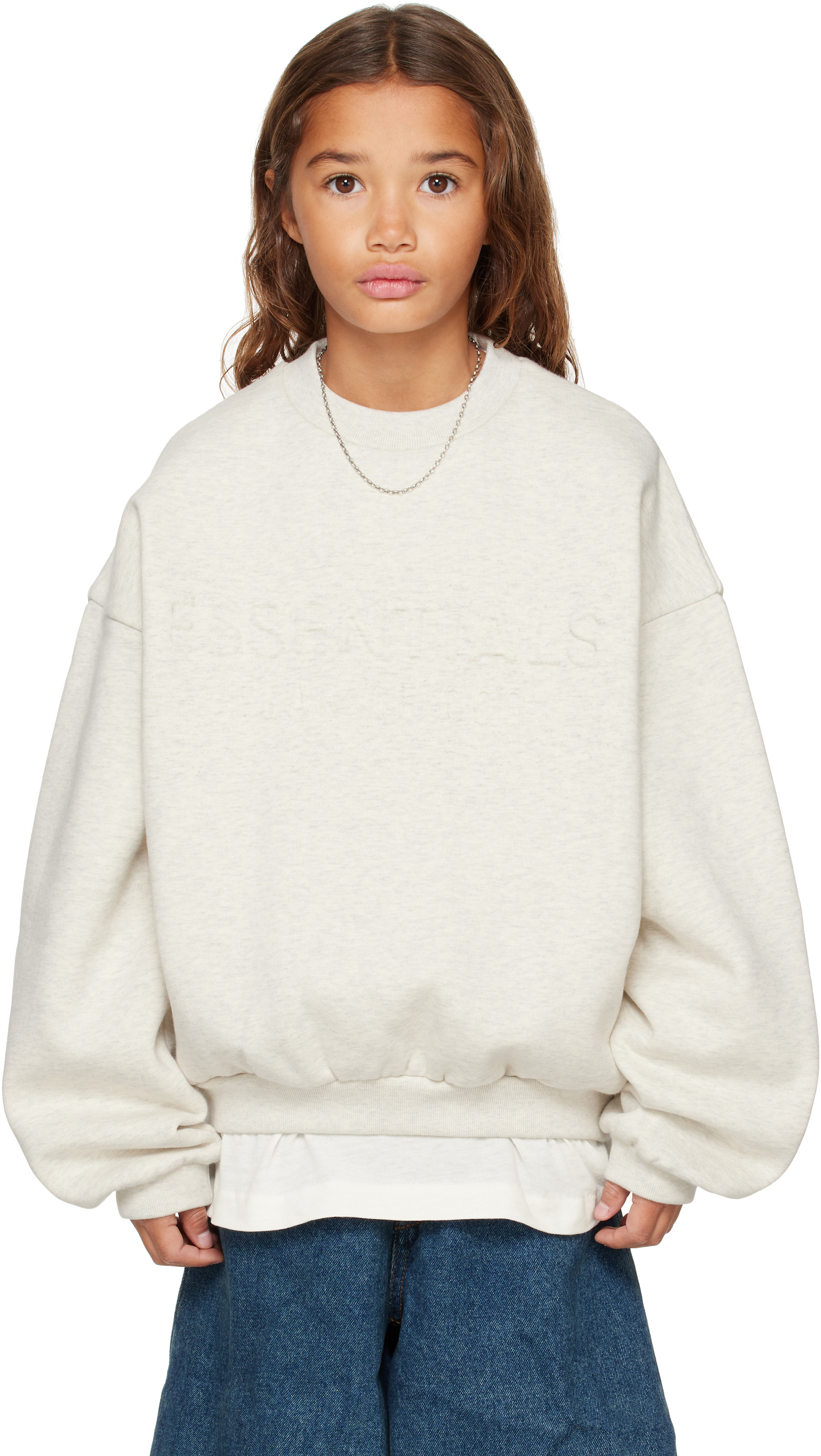 Fear of God ESSENTIALS - Enfant | Pull molletonné gris à logo gaufré et à col ras du cou - Holiday
