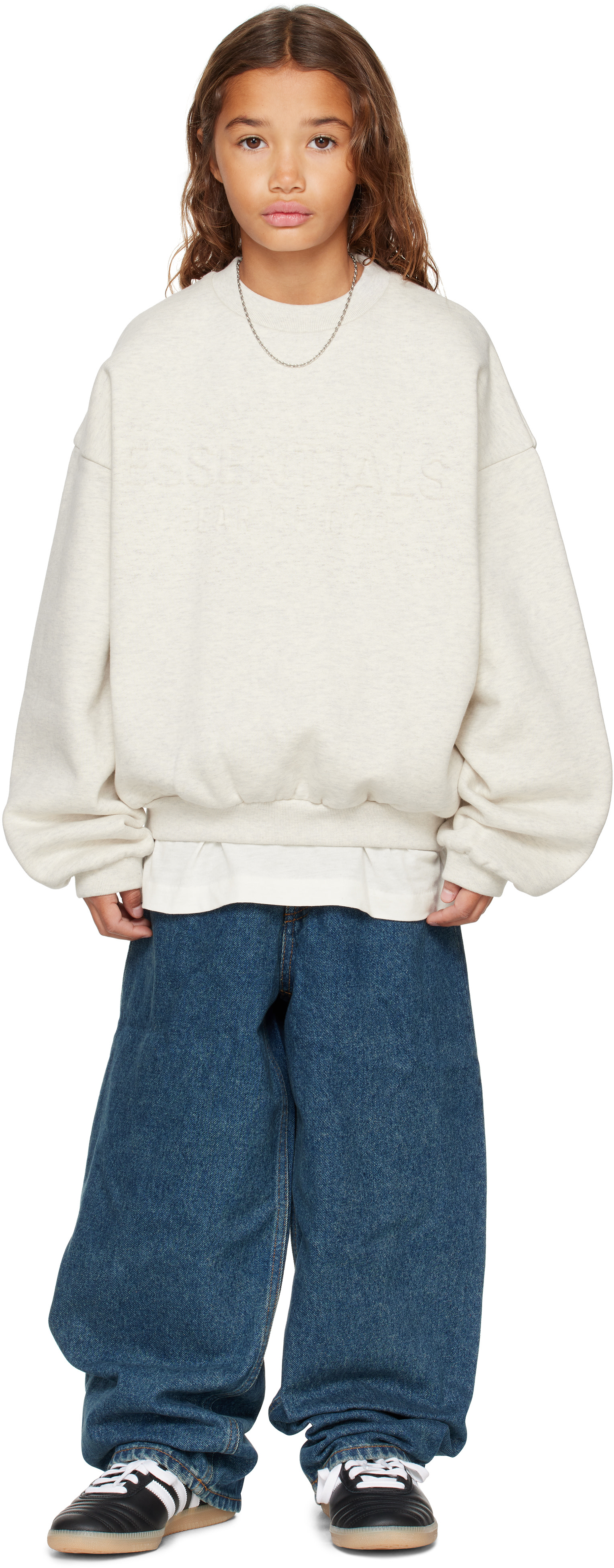 Fear of God ESSENTIALS - Enfant | Pull molletonné gris à logo gaufré et à col ras du cou - Holiday