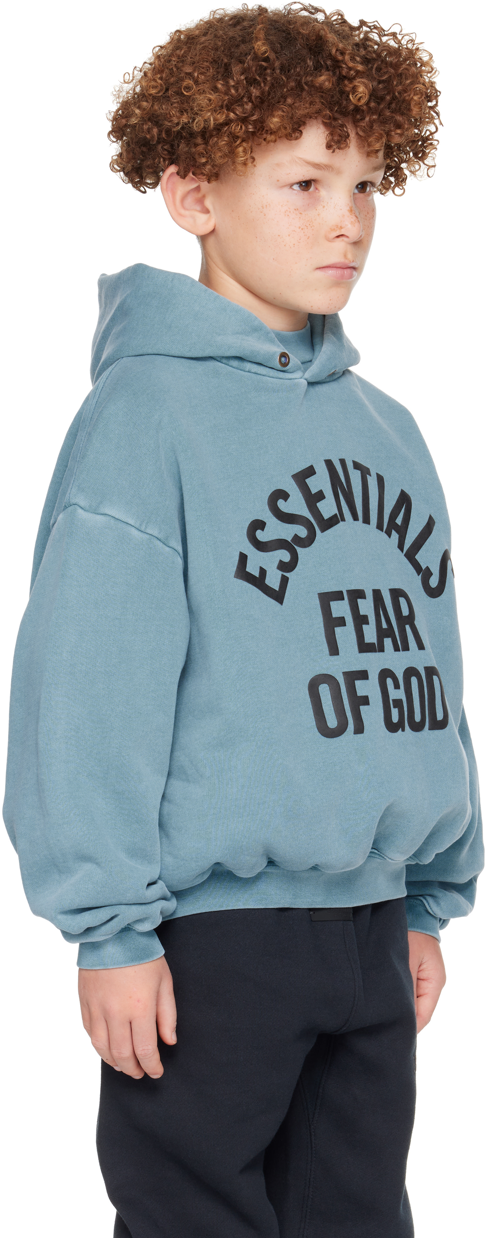 Fear of God ESSENTIALS - Enfant | Pull à capuche 90's bleu à logo de style collégial