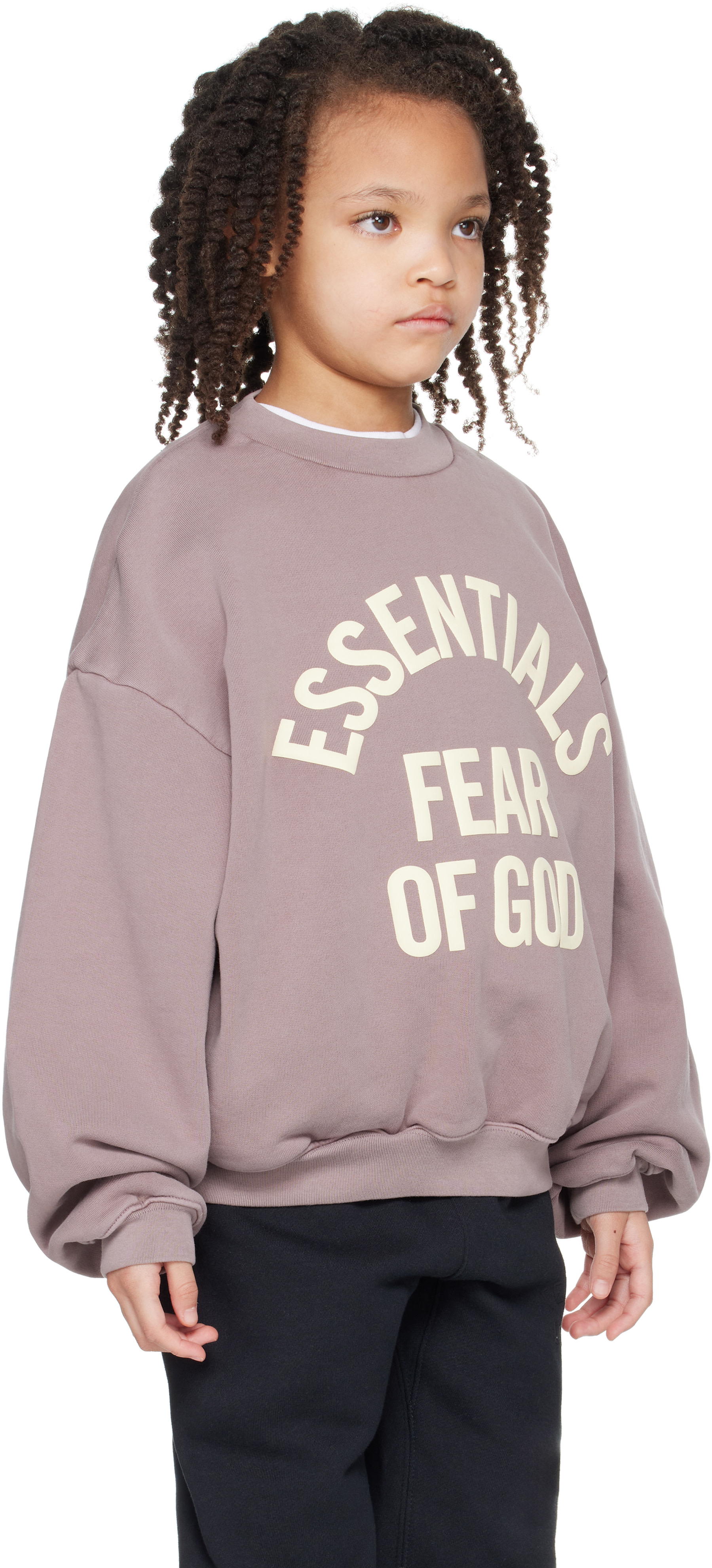 Fear of God ESSENTIALS - Enfant | Pull molletonné 90's mauve à logo de style collégial