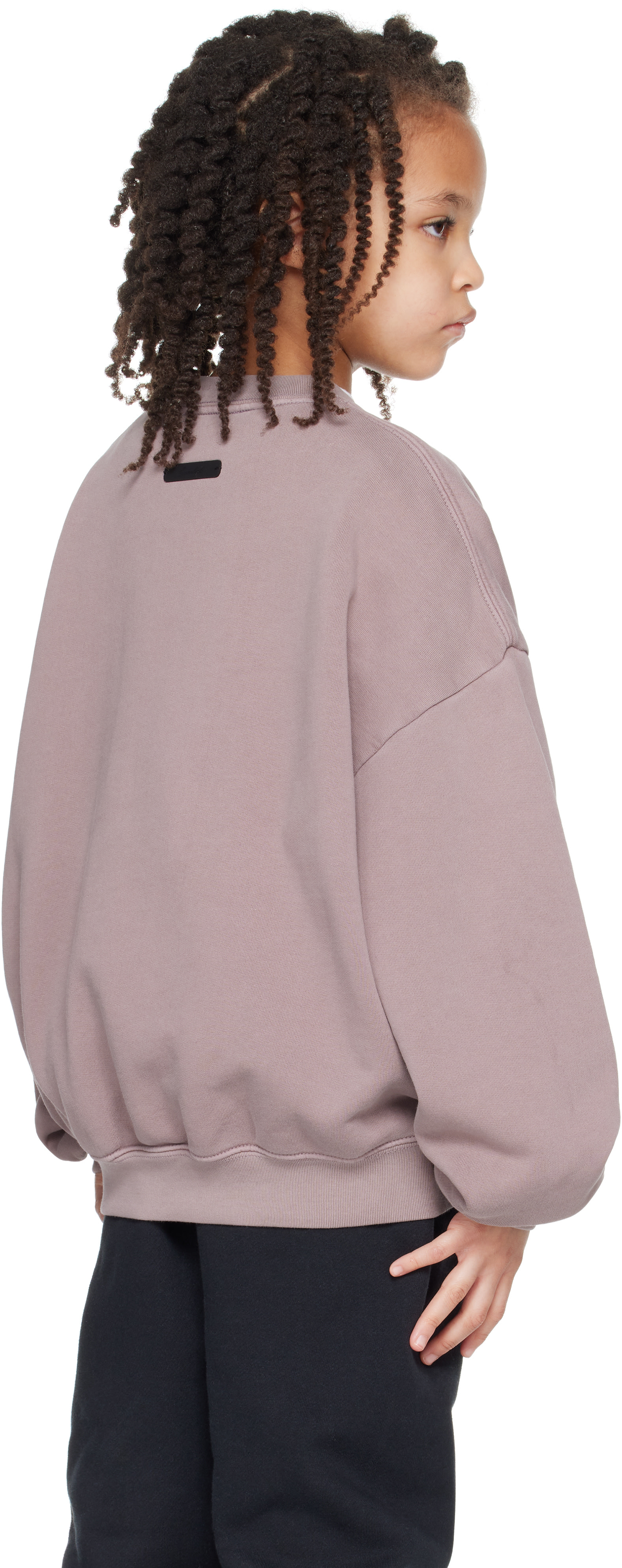 Fear of God ESSENTIALS - Enfant | Pull molletonné 90's mauve à logo de style collégial