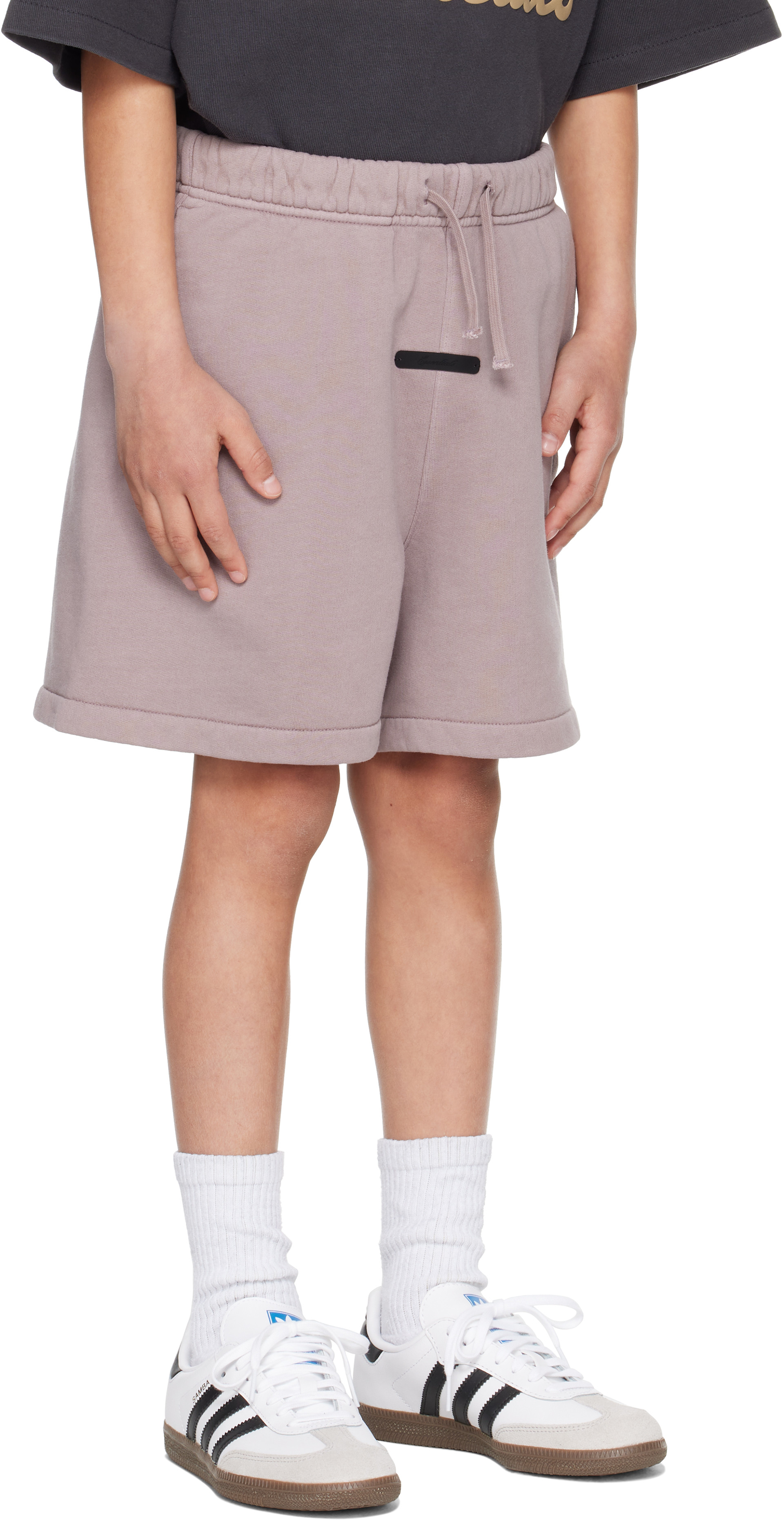 Fear of God ESSENTIALS - Enfant | Short mauve à logo