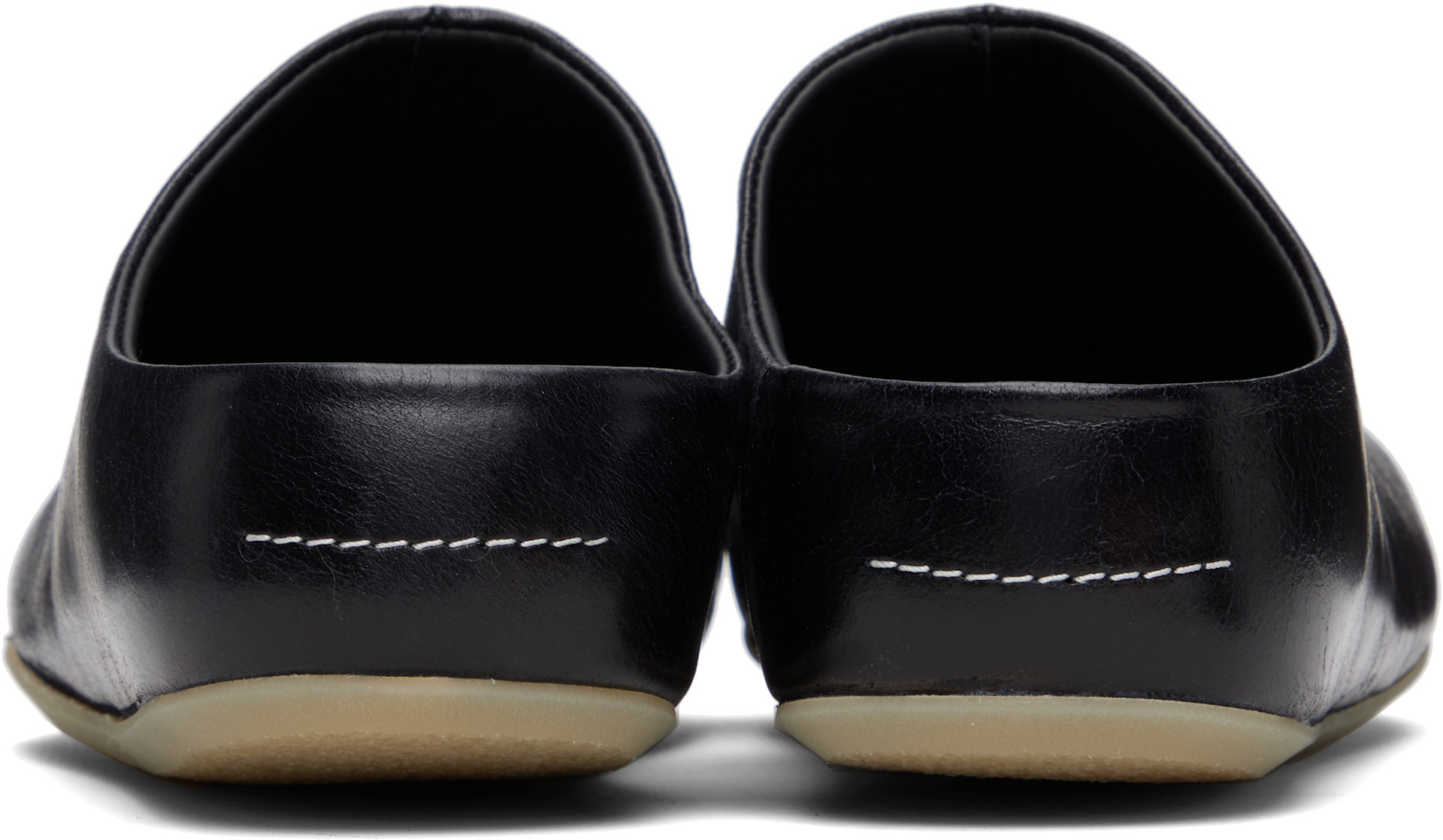 MM6 MAISON MARGIELA｜WOMEN'S レザー スリッポン MM6 Maison Margiela asymmetric-toe Leather Slippers | Black | FARFETCH