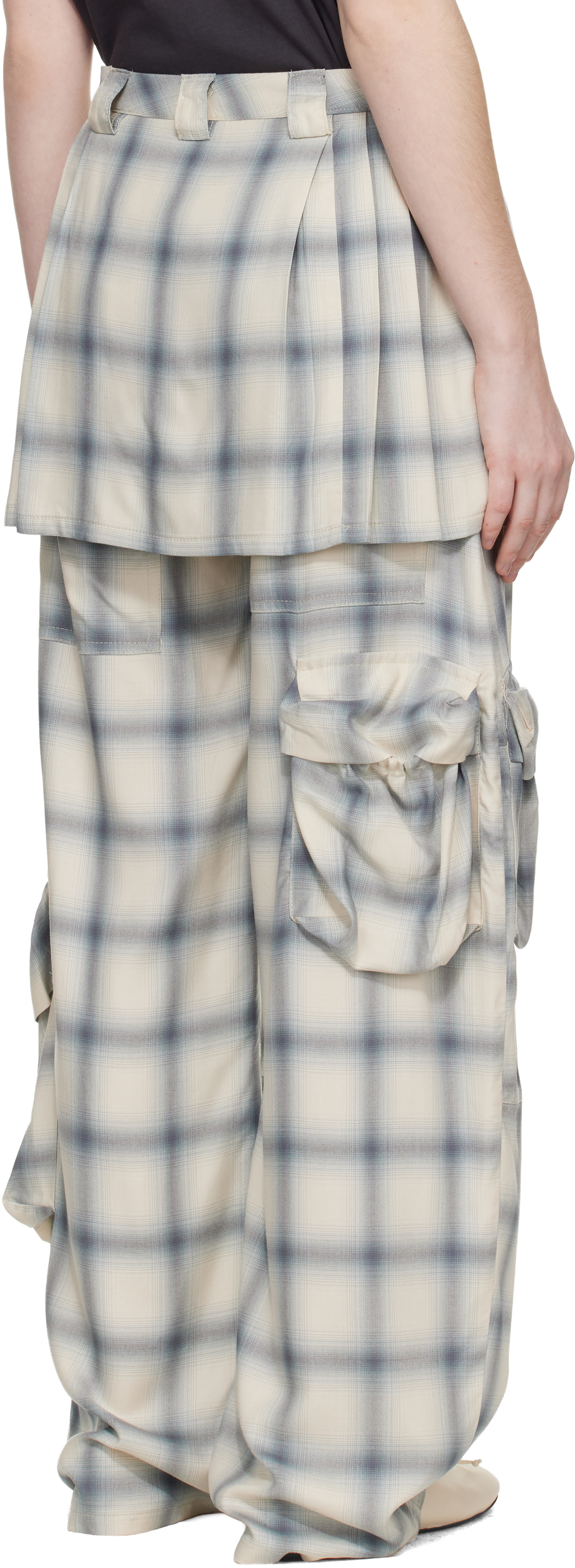 Collina Strada: オフホワイト Lawn Skirt カーゴパンツ | SSENSE 日本