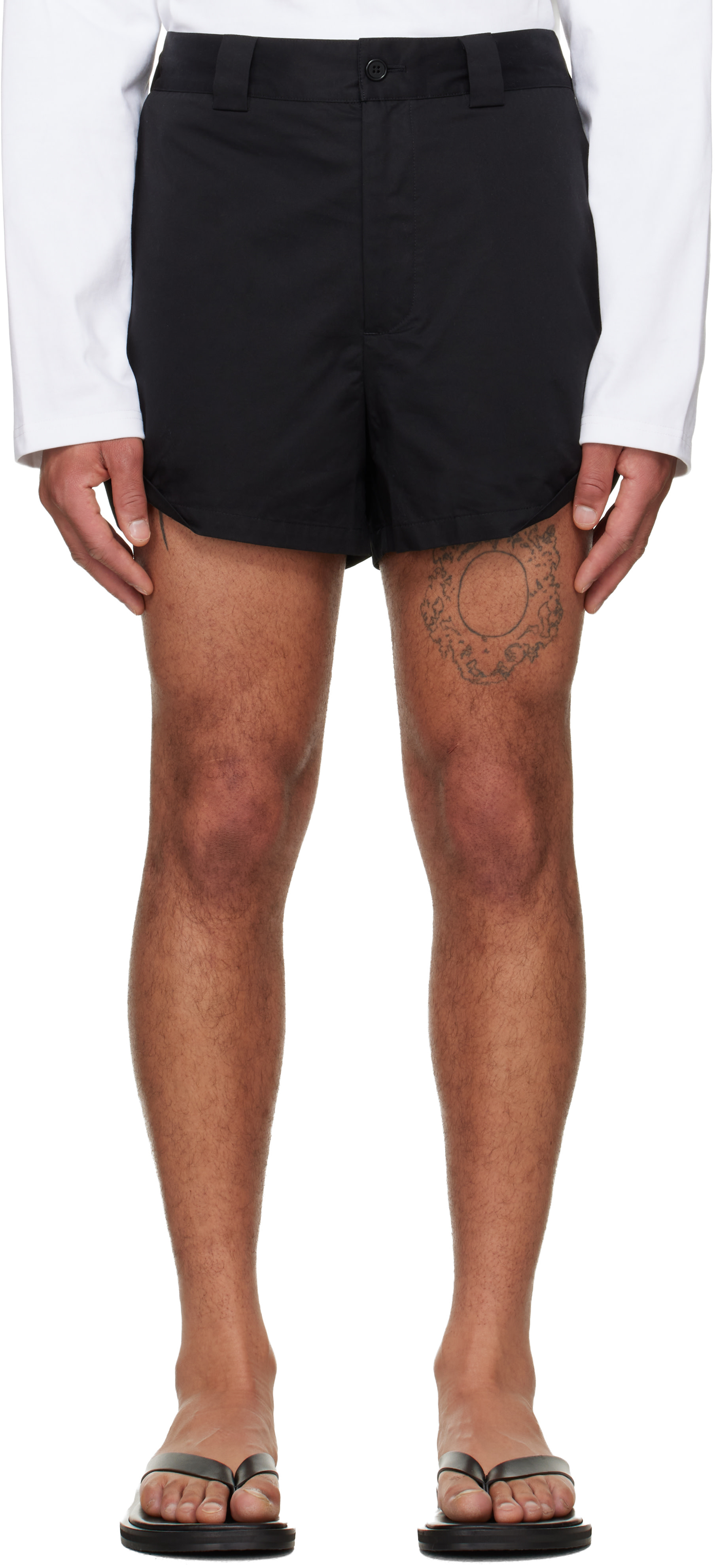 LII - Short noir à revers roulés