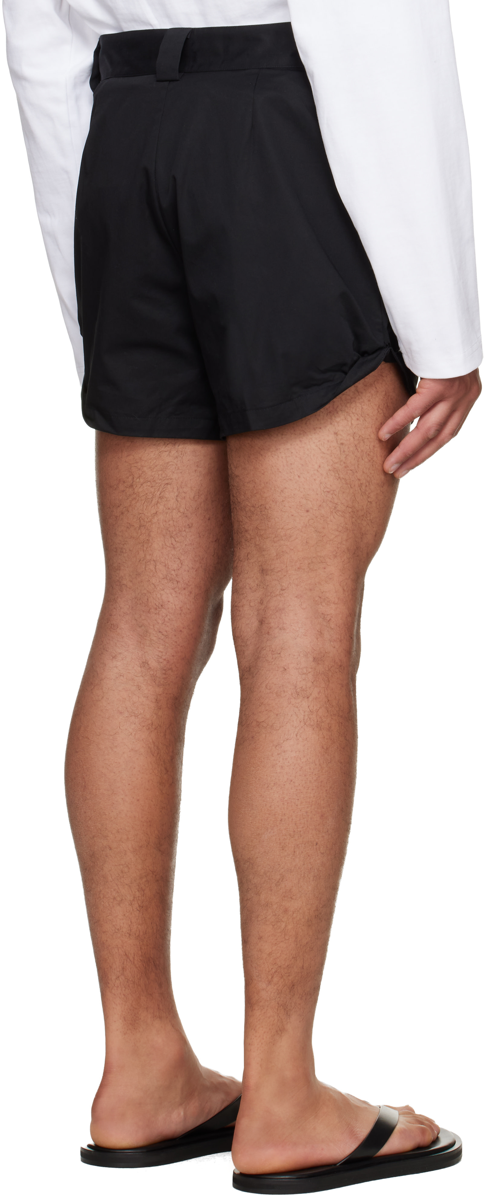 LII - Short noir à revers roulés