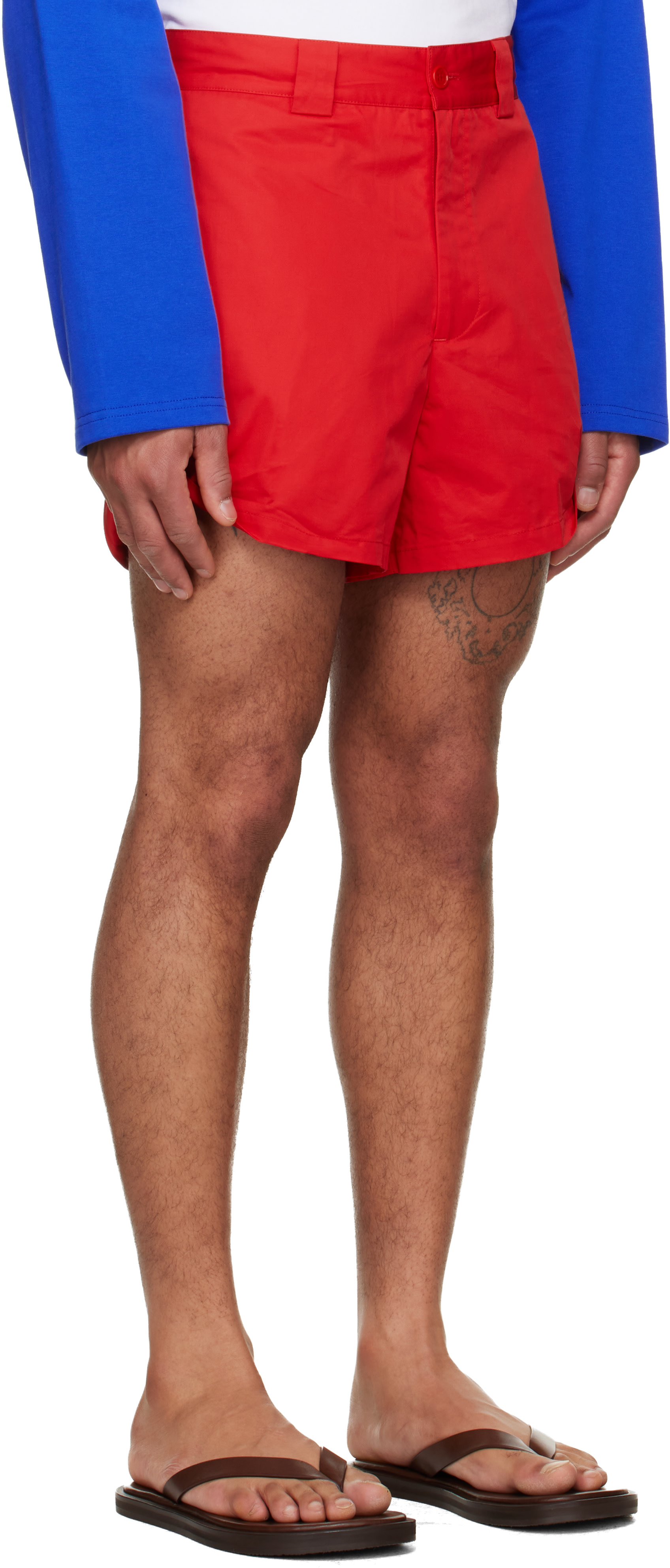 LII - Short rouge à revers roulés
