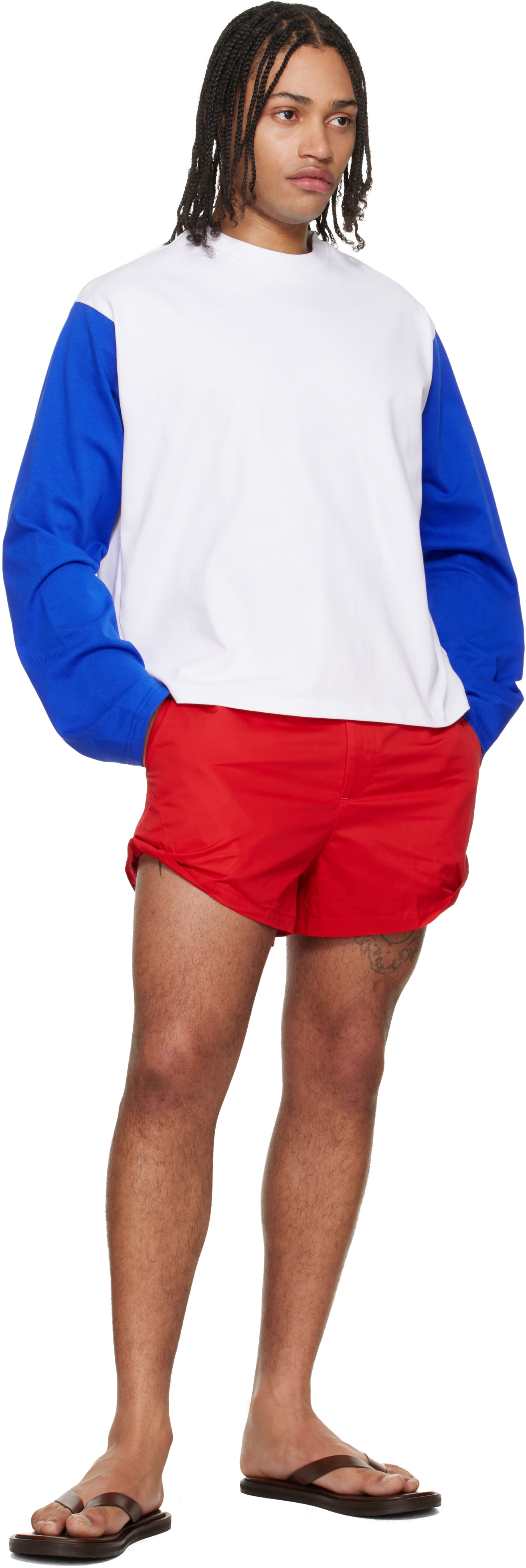 LII - Short rouge à revers roulés