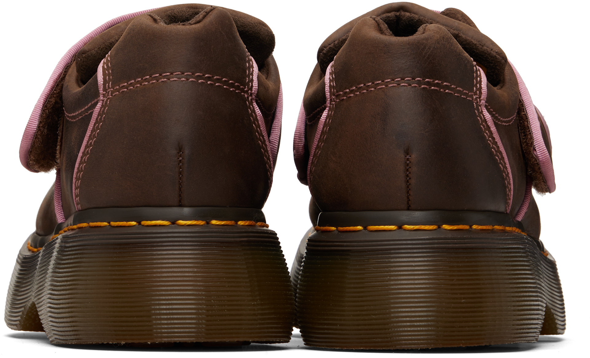 Dr. Martens: ブラウン Buzz Strap Wyoming ローファー | SSENSE 日本