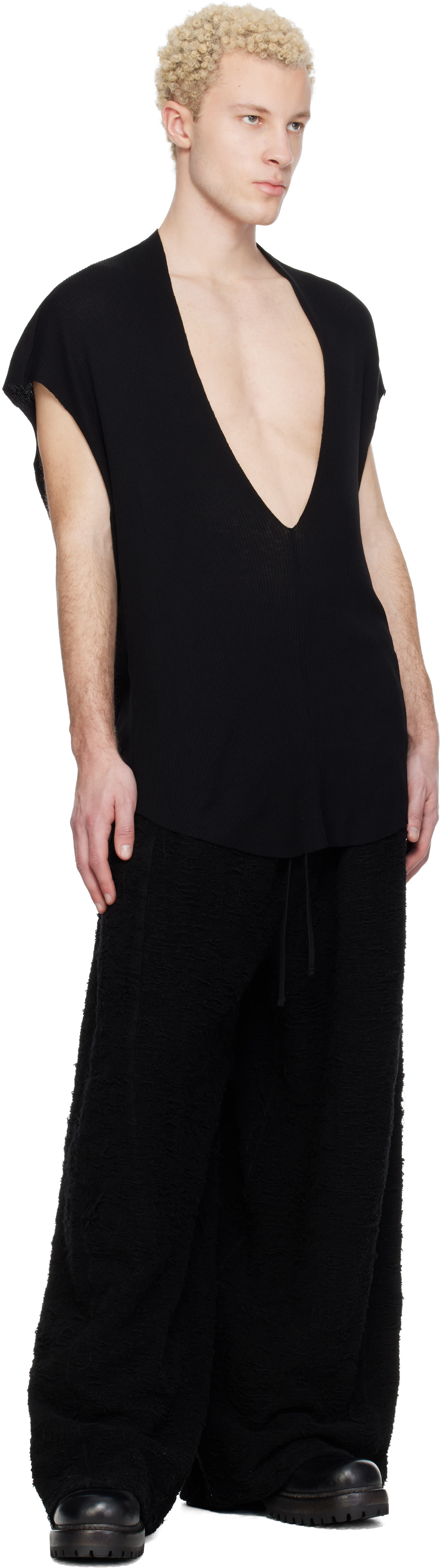 JULIUS: ブラック Neck Slit Tシャツ | SSENSE 日本