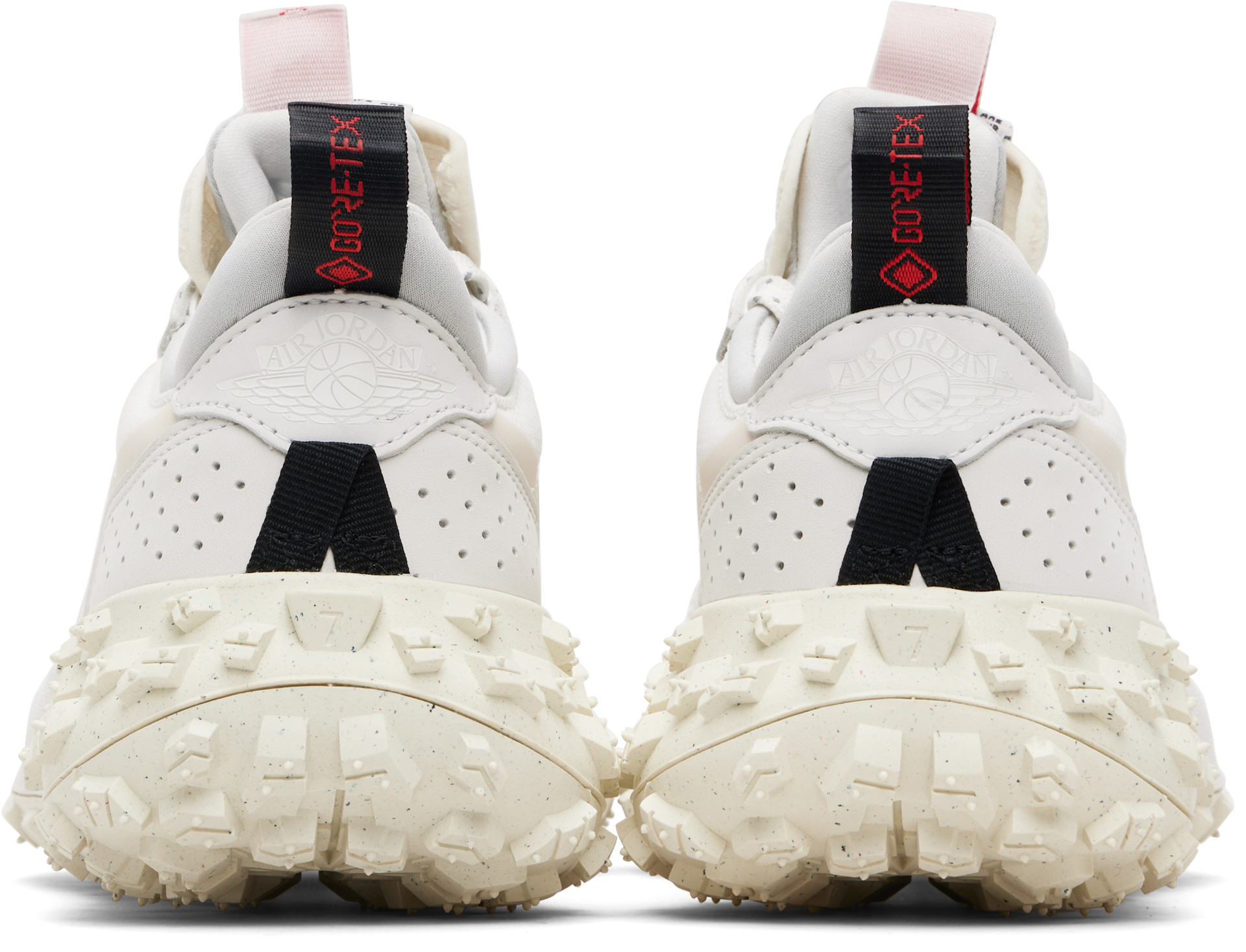 Nike Jordan: オフホワイト Air Jordan 1 Element Low A/T スニーカー