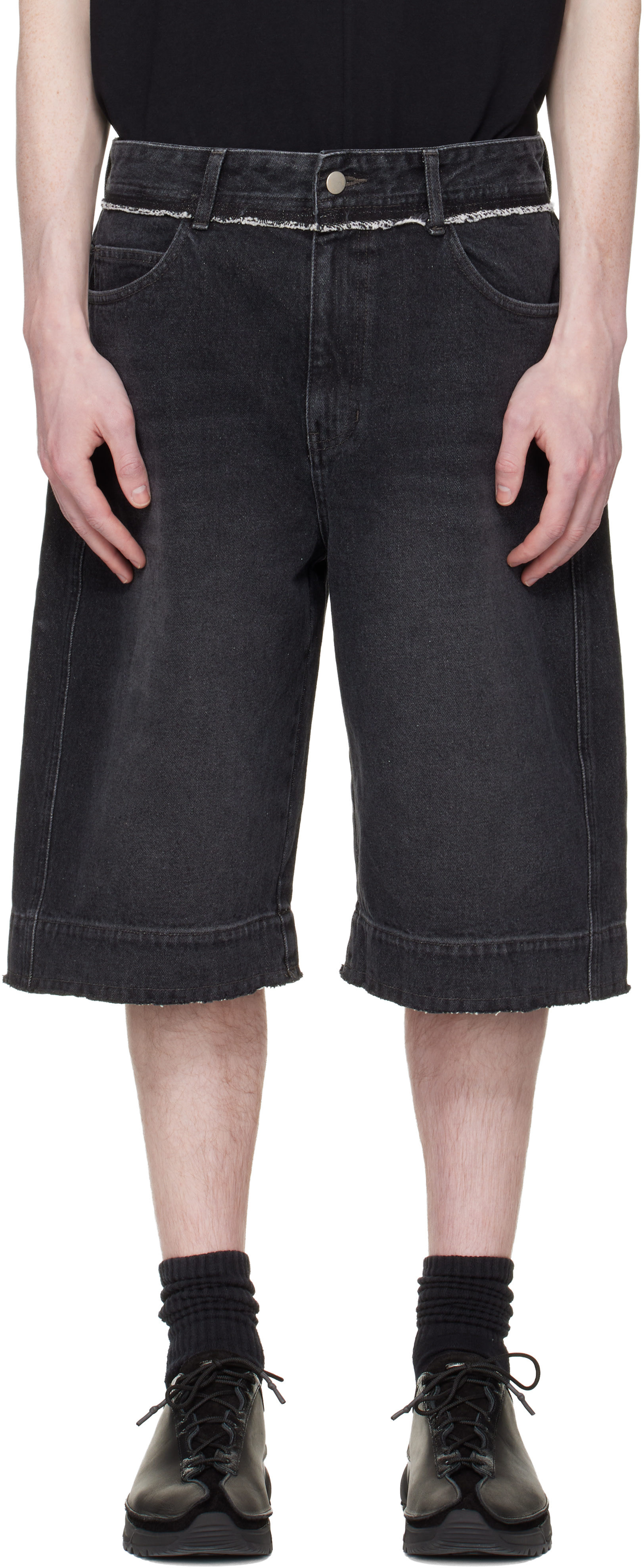 RE;CODE - Short noir en denim à bords bruts