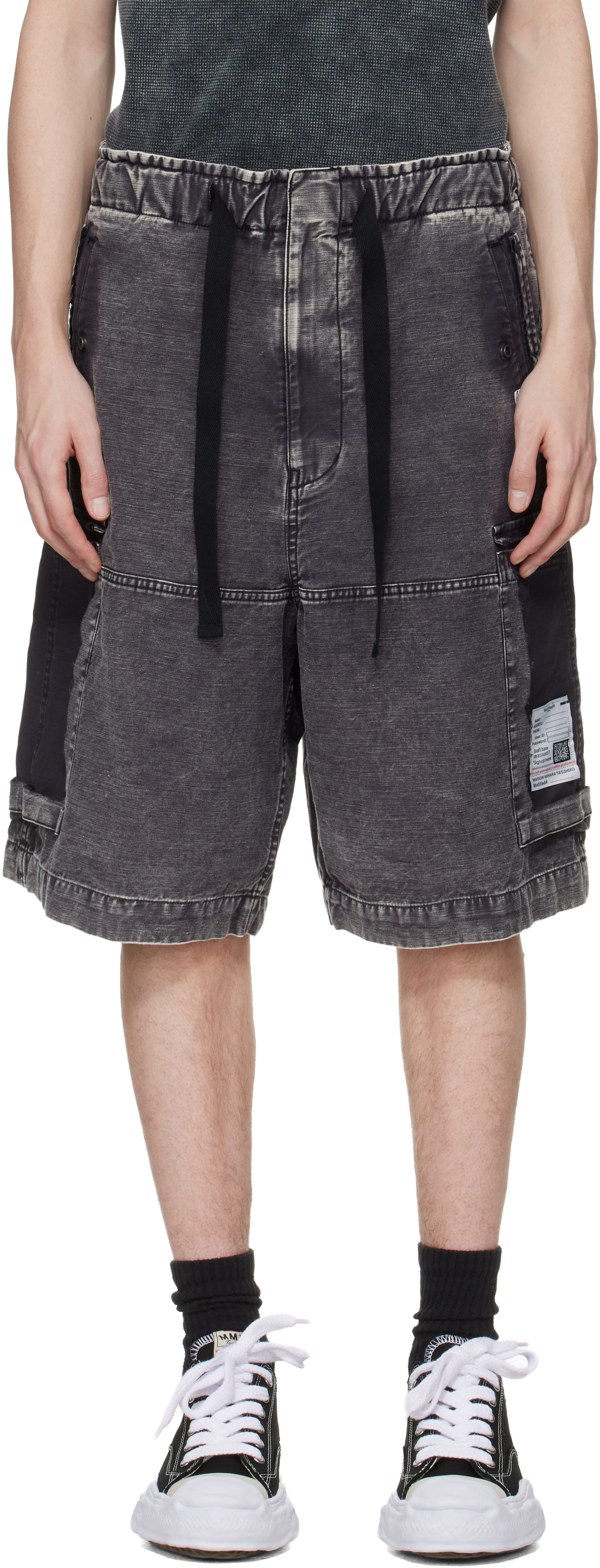 の*る様 Maison Mihara Yasuhiro Cargo shorts Maison MIHARA YASUHIRO: Black Cotton Satin Cargo Shorts | SSENSE