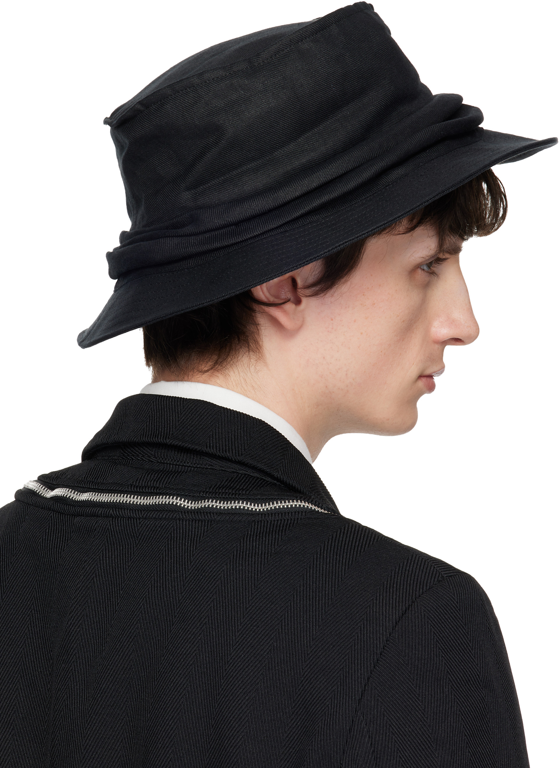 YOUJI YAMAMOTO 黒 バケットハット YOHJI YAMAMOTO: ブラック ドレープ バケットハット | SSENSE 日本