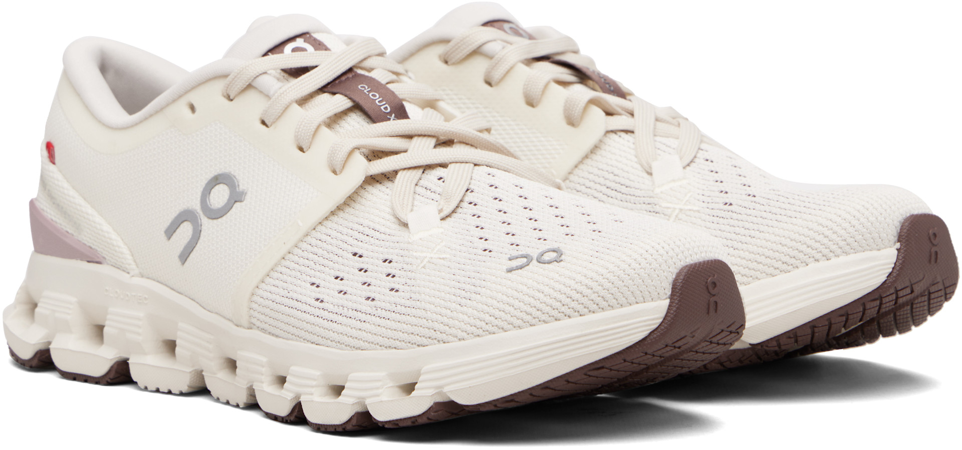 On - Baskets Cloud X 4 blanc cassé