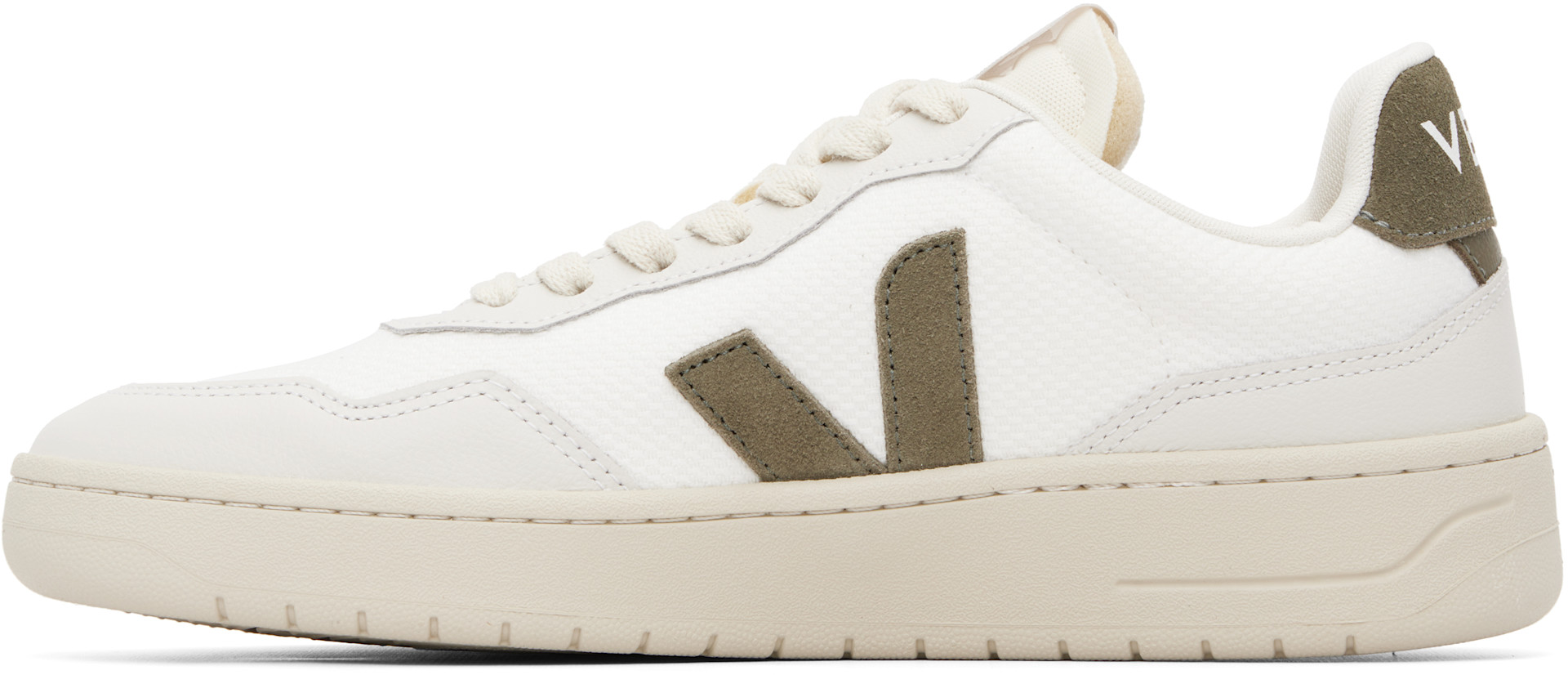 VEJA - Baskets V-90 blanches en B-Mesh