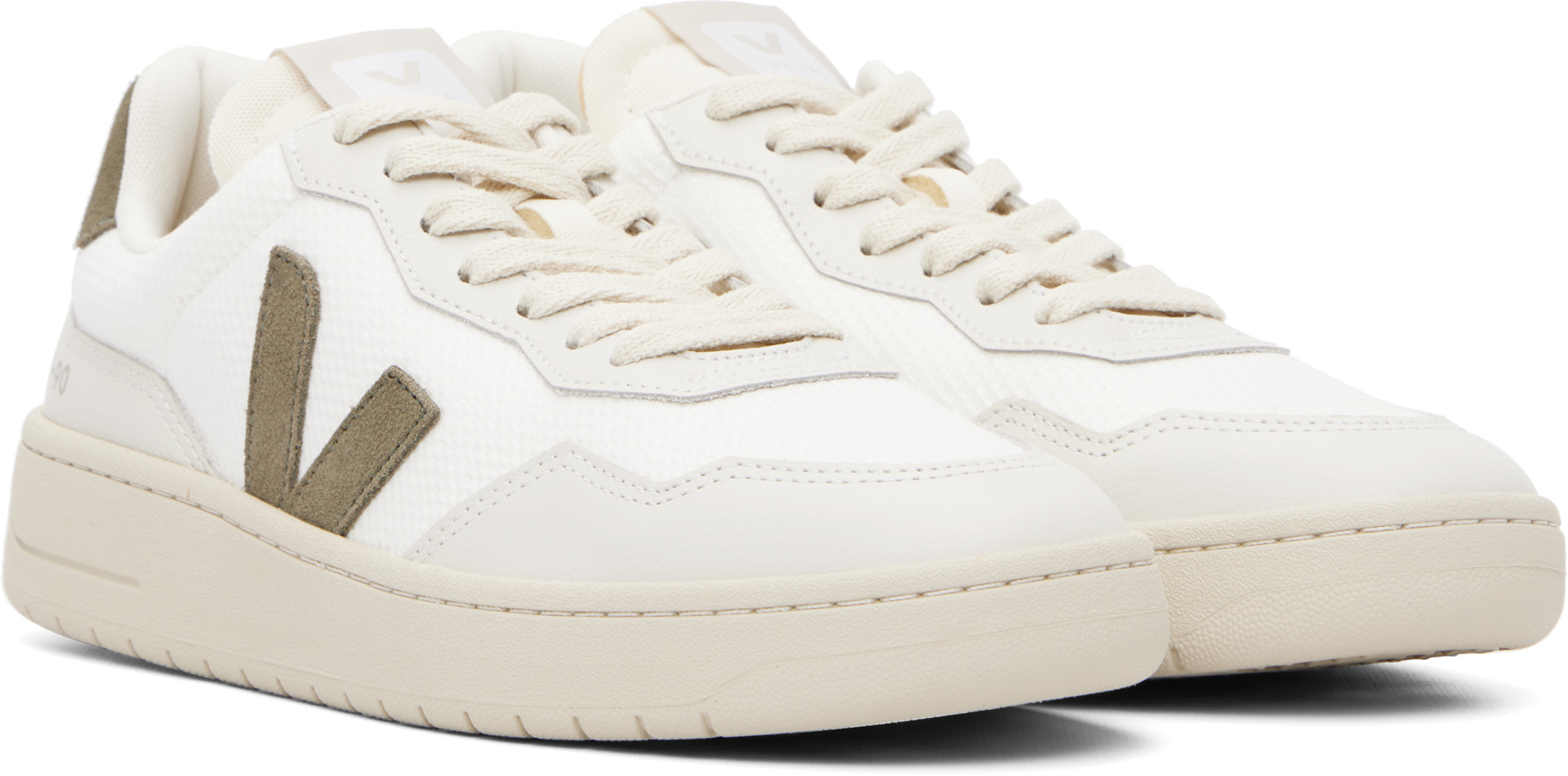 VEJA - Baskets V-90 blanches en B-Mesh