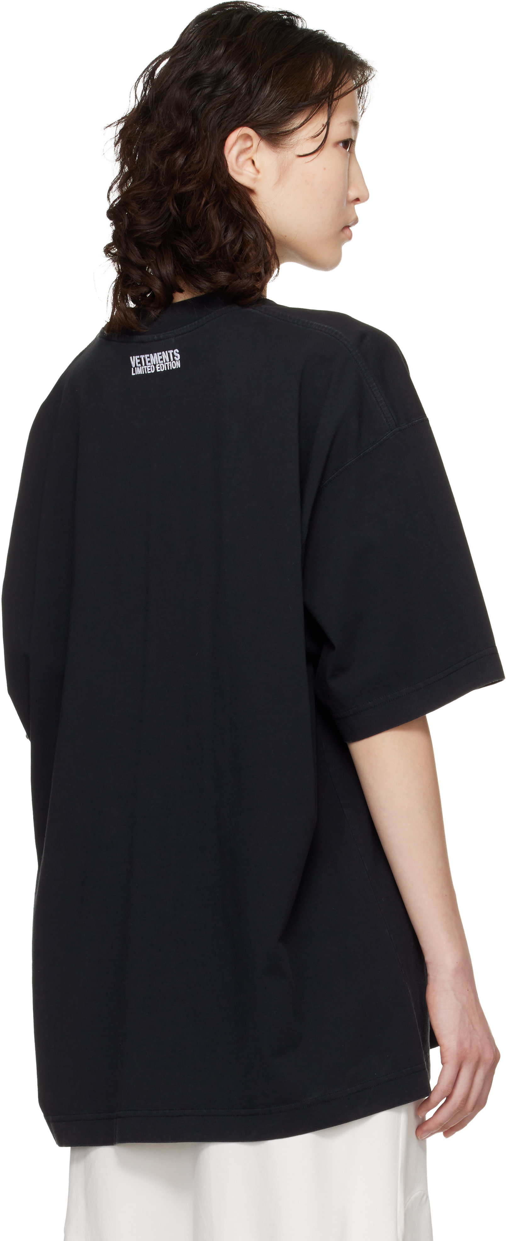 VETEMENTS: ブラック Iconic ロゴ Tシャツ | SSENSE 日本