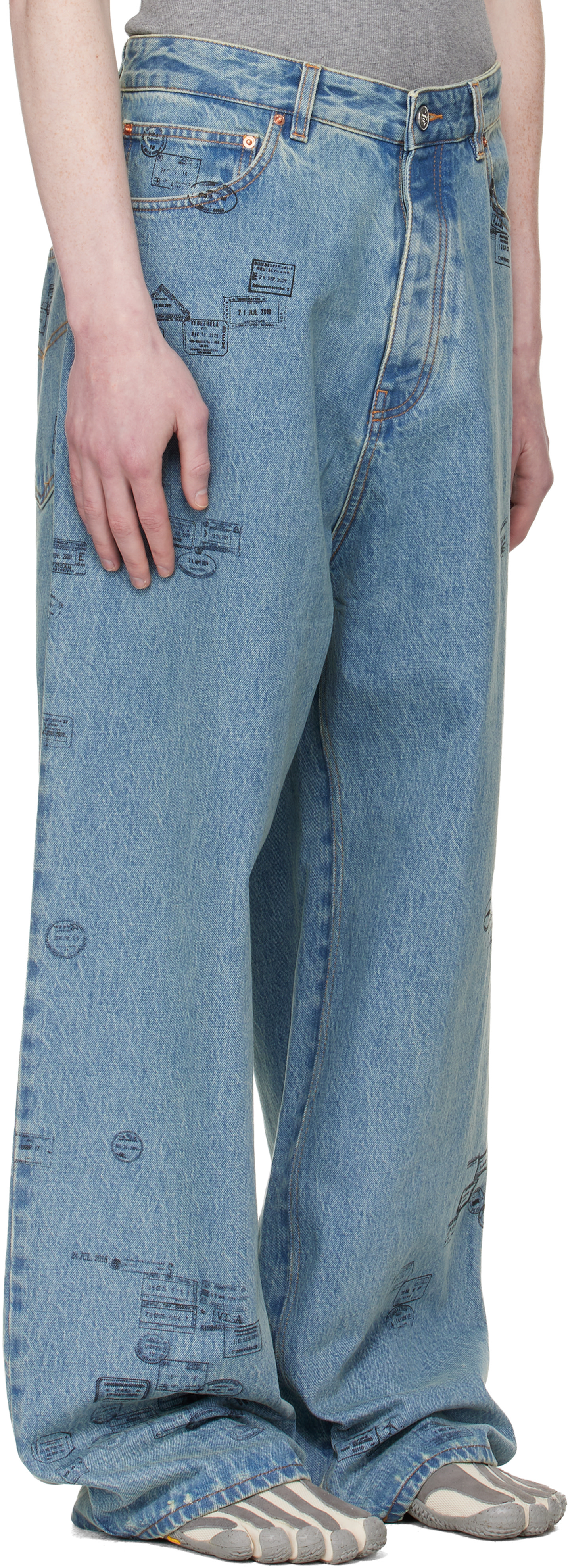 VETEMENTS - 블루 패스포트 스탬프 데님 진