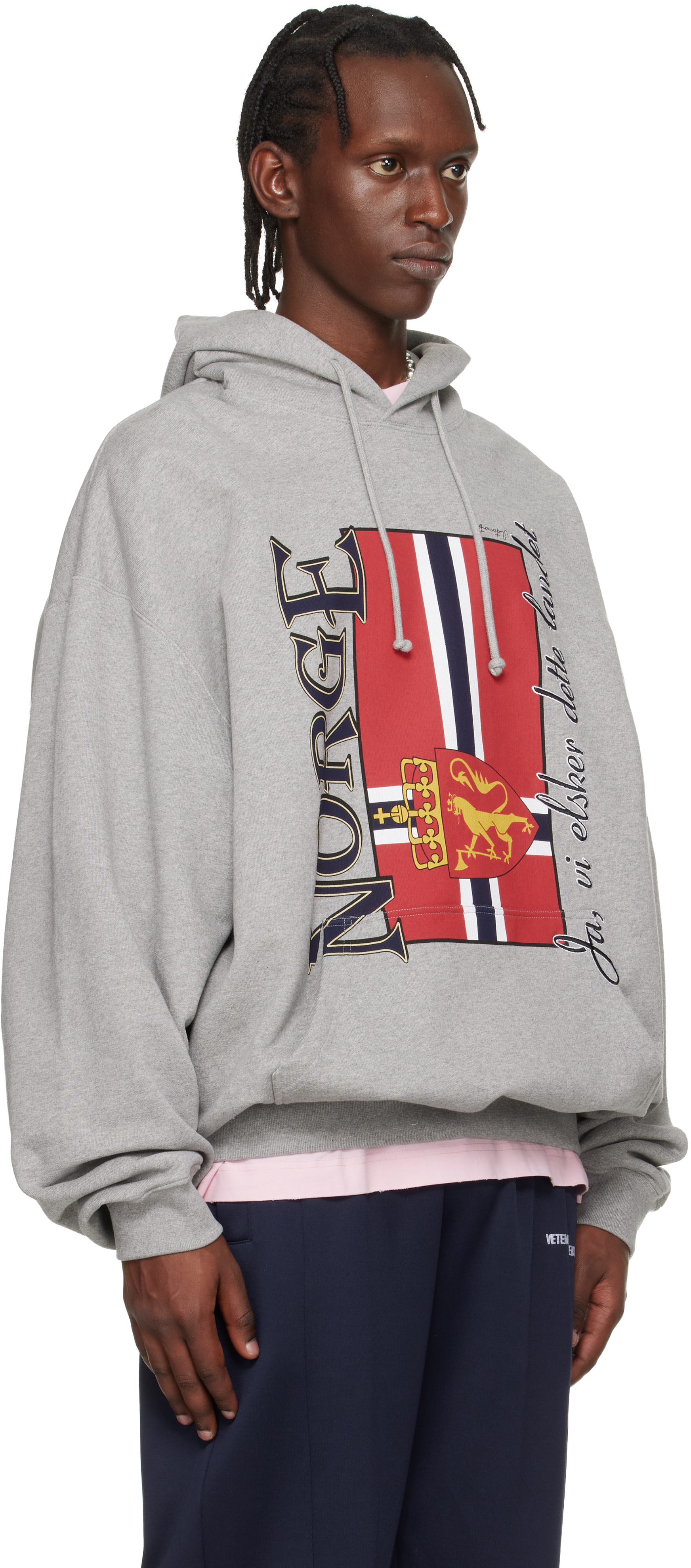 VETEMENTS - Pull à capuche 'Norway' Tourist gris