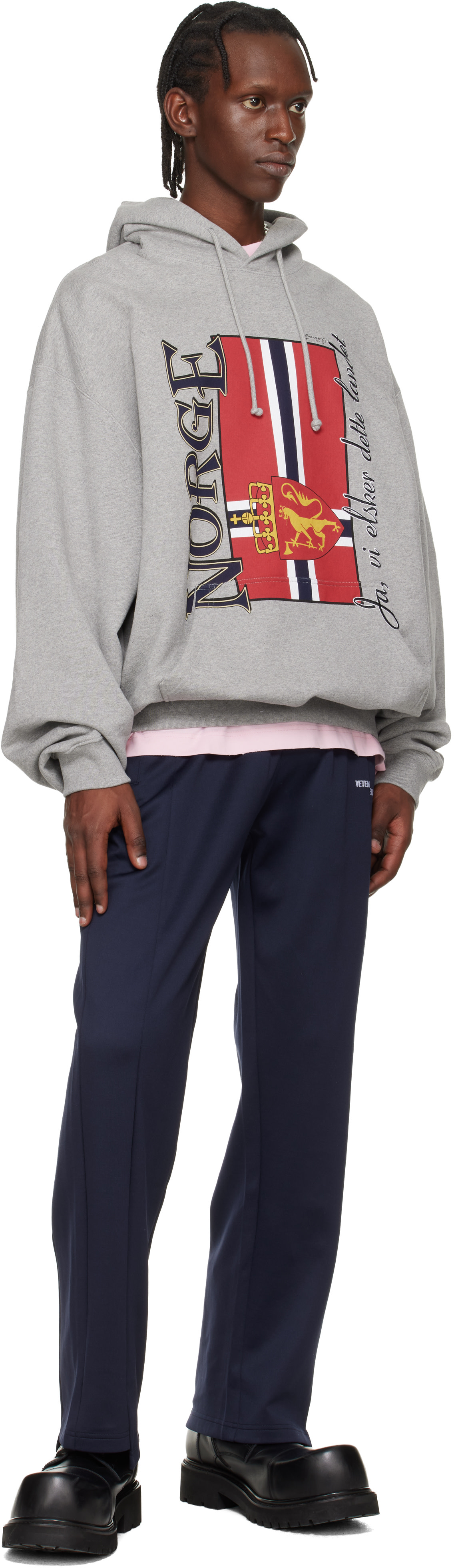 VETEMENTS - Pull à capuche 'Norway' Tourist gris