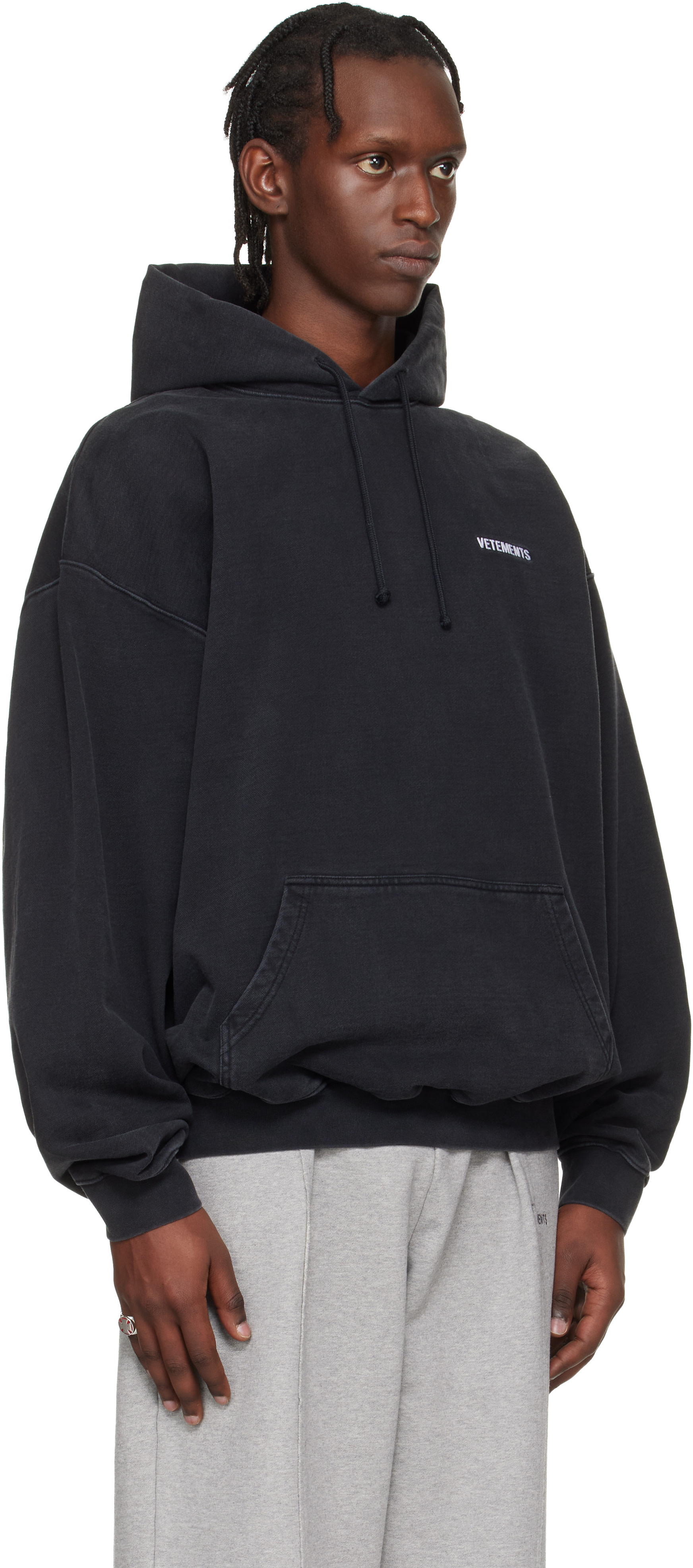 VETEMENTS - Pull à capuche noir à logos