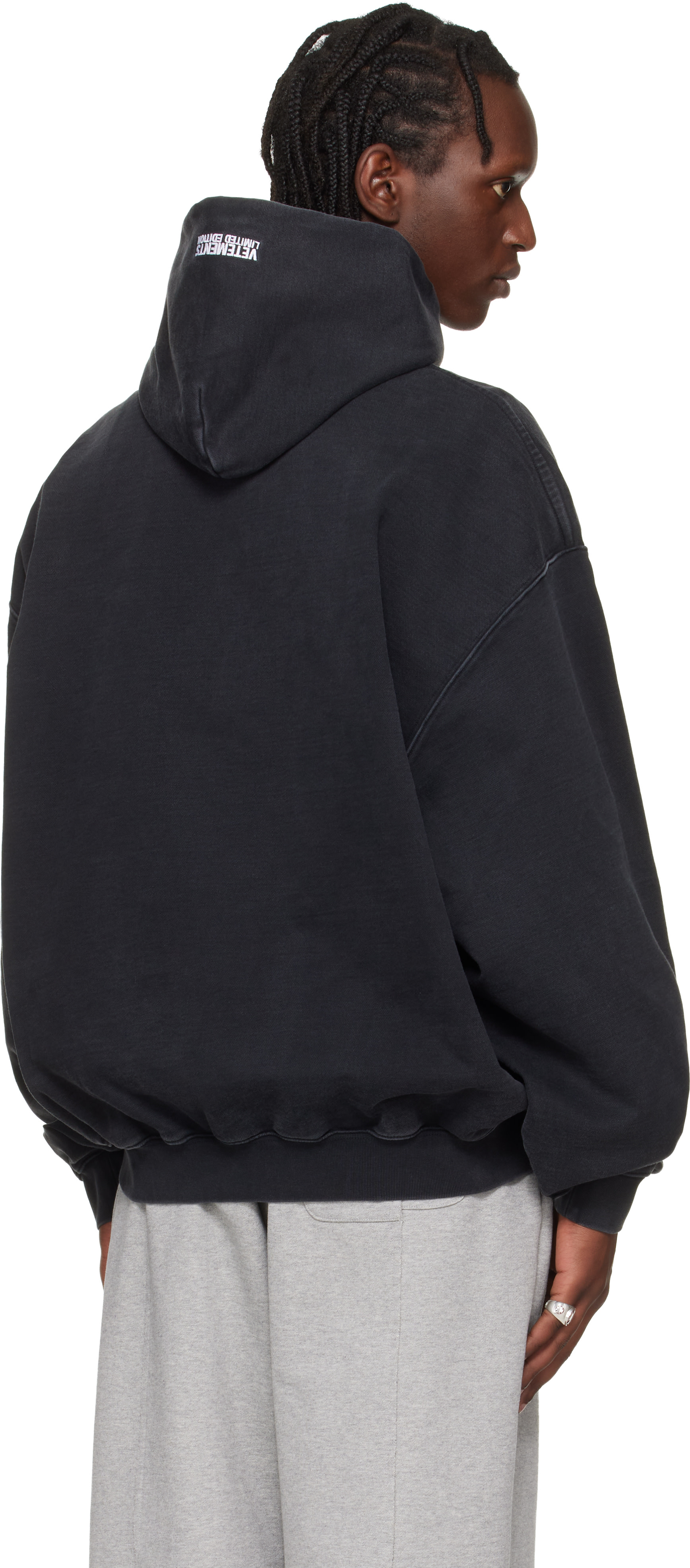 VETEMENTS: ブラック Iconic Logo フーディ | SSENSE 日本