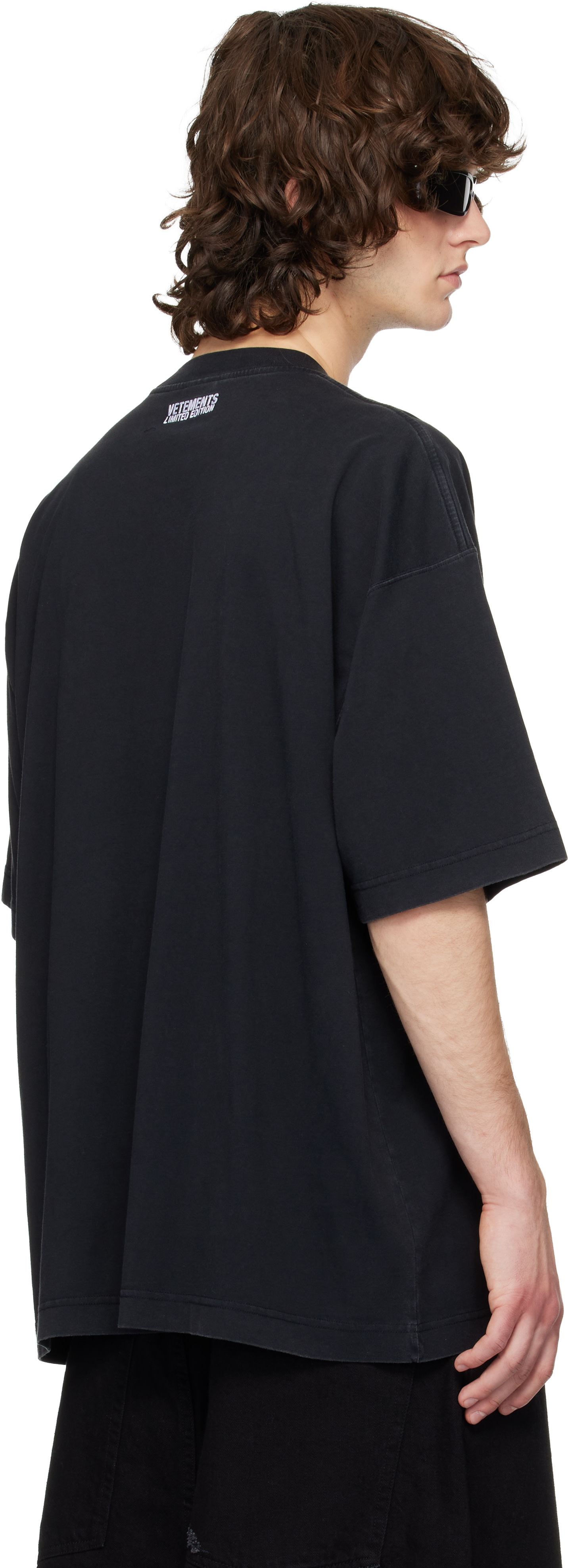 VETEMENTS: ブラック Iconic ロゴ Tシャツ | SSENSE 日本