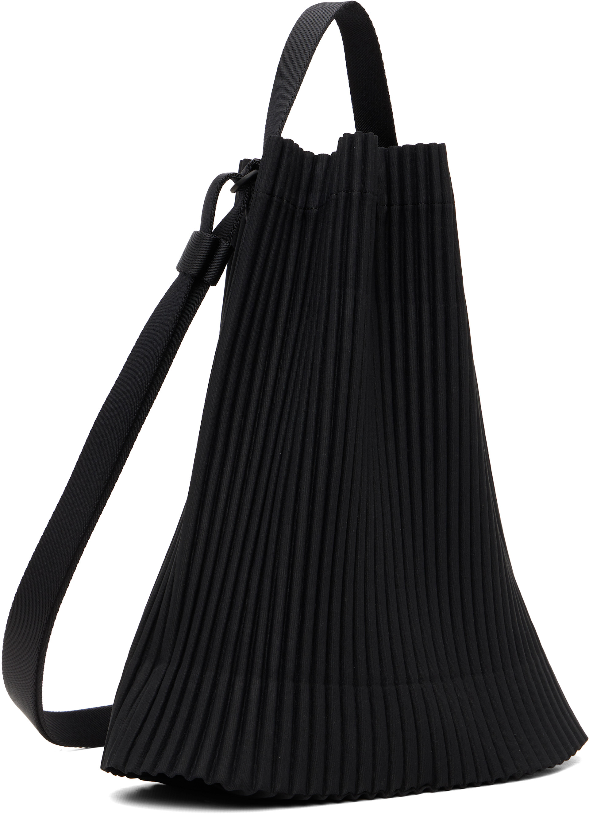 HOMME PLISSÉ ISSEY MIYAKE 巾着 バッグ ブラック HOMME PLISSÉ ISSEY MIYAKE: Black Drawstring Pleats Bag | SSENSE