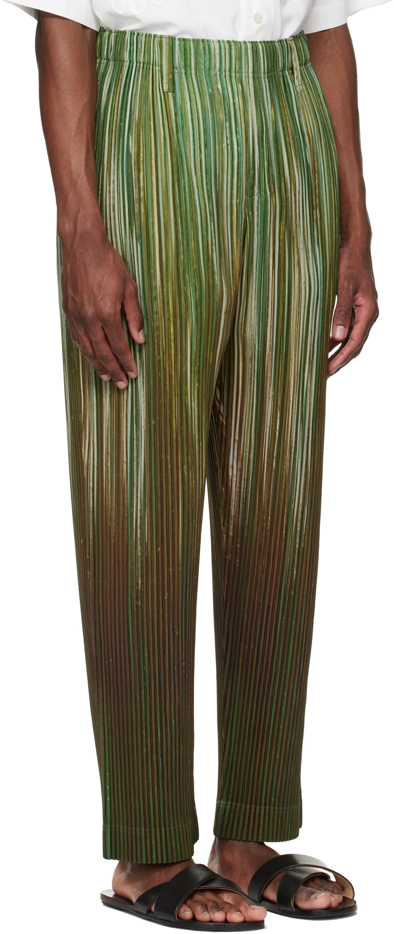 HOMME PLISSÉ ISSEY MIYAKE: Green Paint Brush Close-Up Trousers