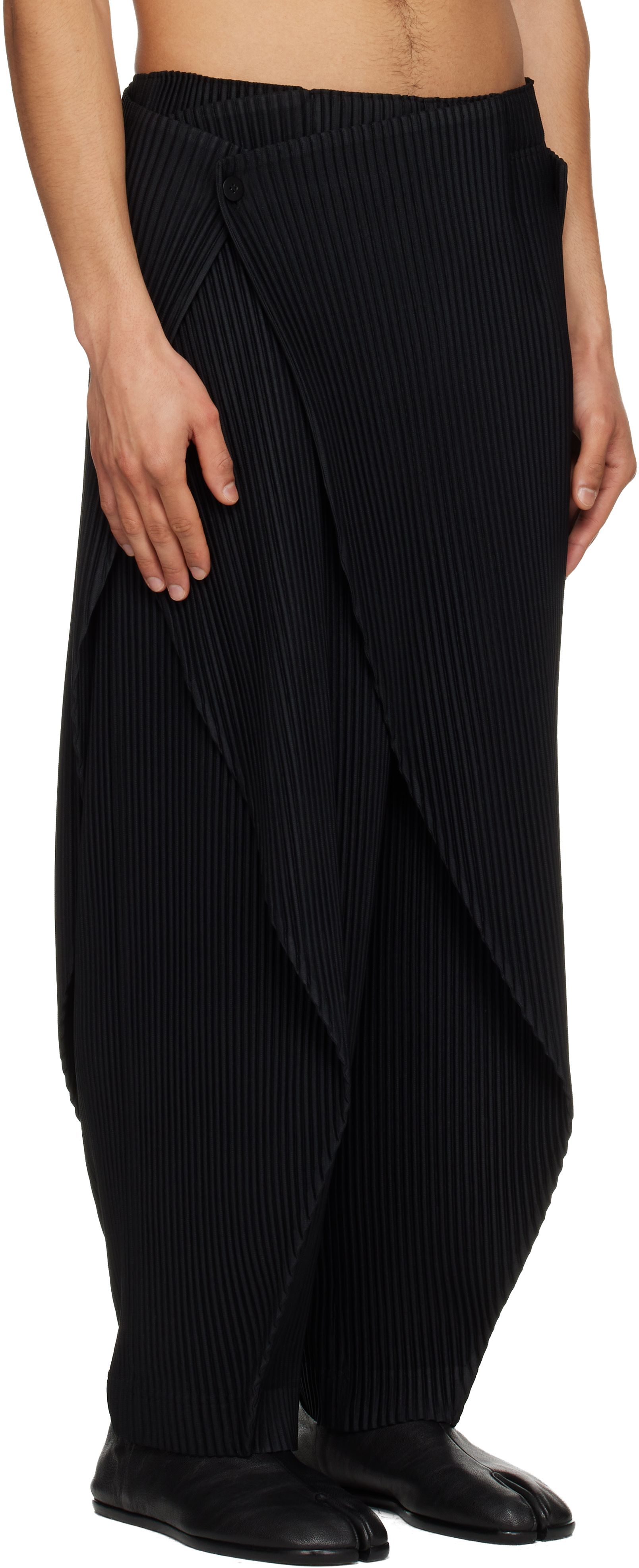 HOMME PLISSÉ ISSEY MIYAKE: Black Pleats Bottoms 1 Trousers | SSENSE