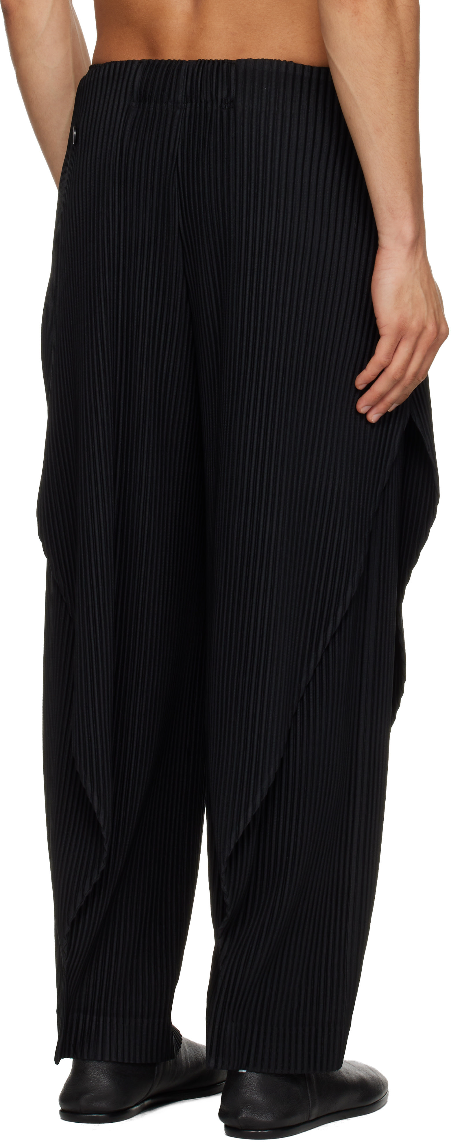 HOMME PLISSÉ ISSEY MIYAKE: Black Pleats Bottoms 1 Trousers | SSENSE