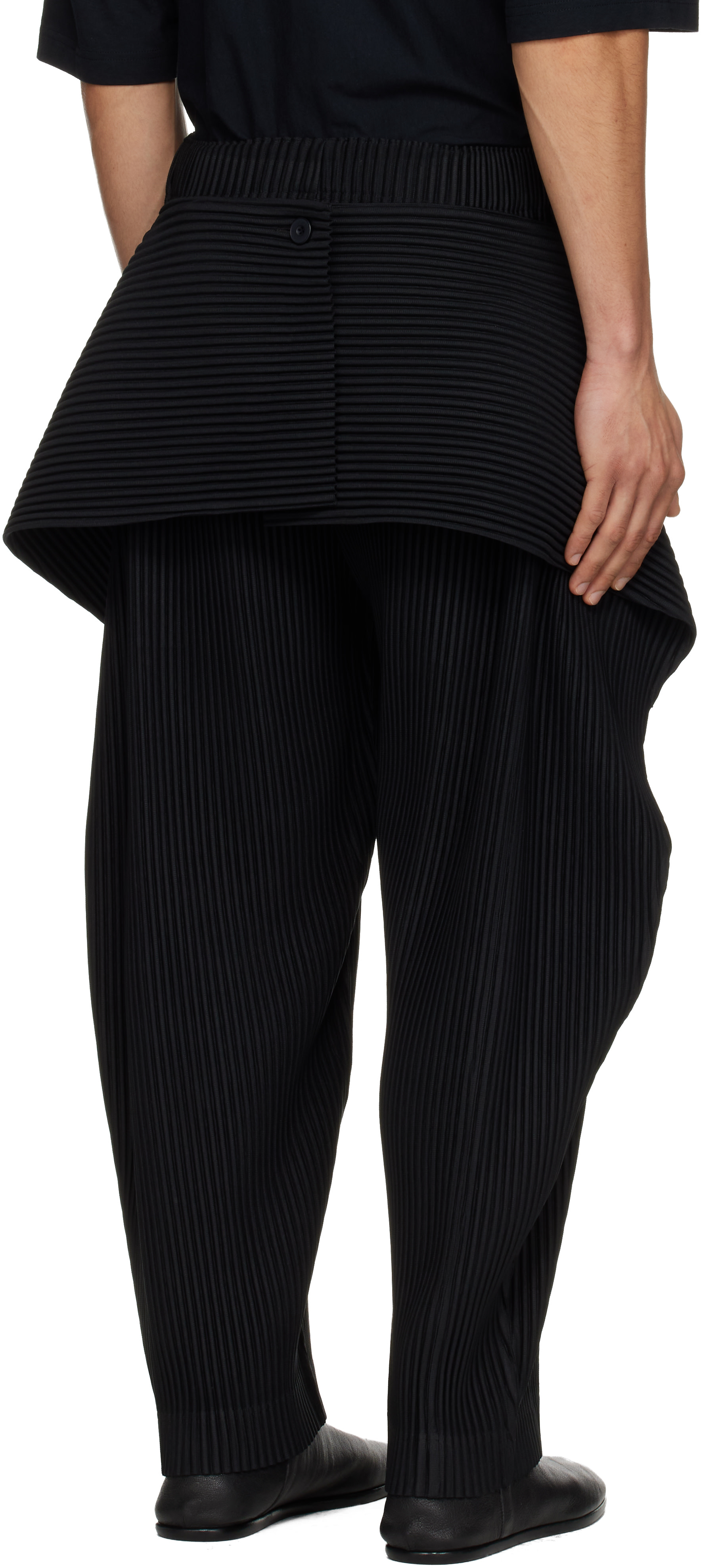 HOMME PLISSÉ ISSEY MIYAKE: Black Cover And Fold Trousers | SSENSE
