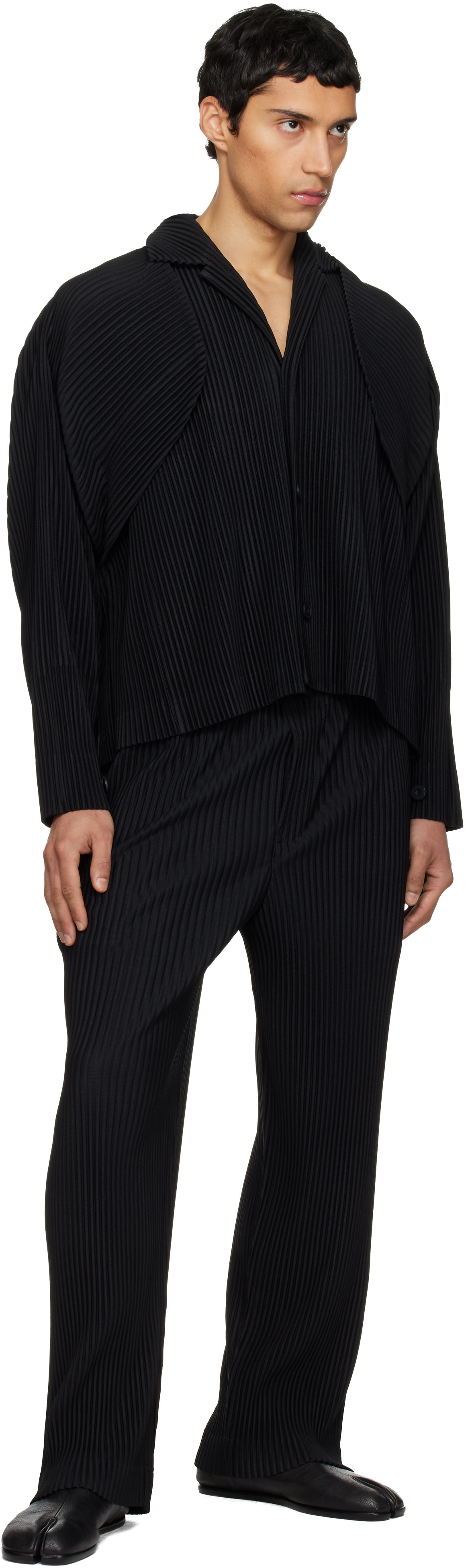 HOMME PLISSE ISSEY MIYAKE パンツ 1 HOMME PLISSÉ ISSEY MIYAKE: Black Color Pleats 1 Trousers | SSENSE