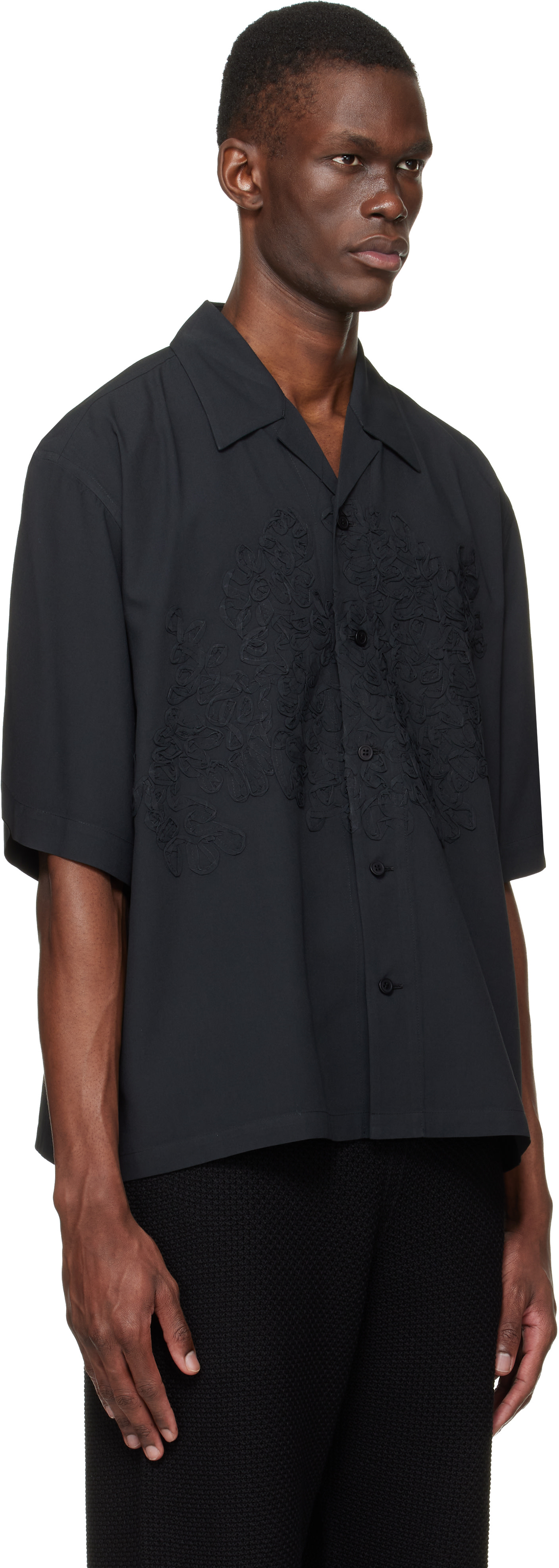 【美品】HOMME PLISSÉ ISSEY MIYAKE ブラックシャツ HOMME PLISSÉ ISSEY MIYAKE: Black Embroidery Press Shirt | SSENSE