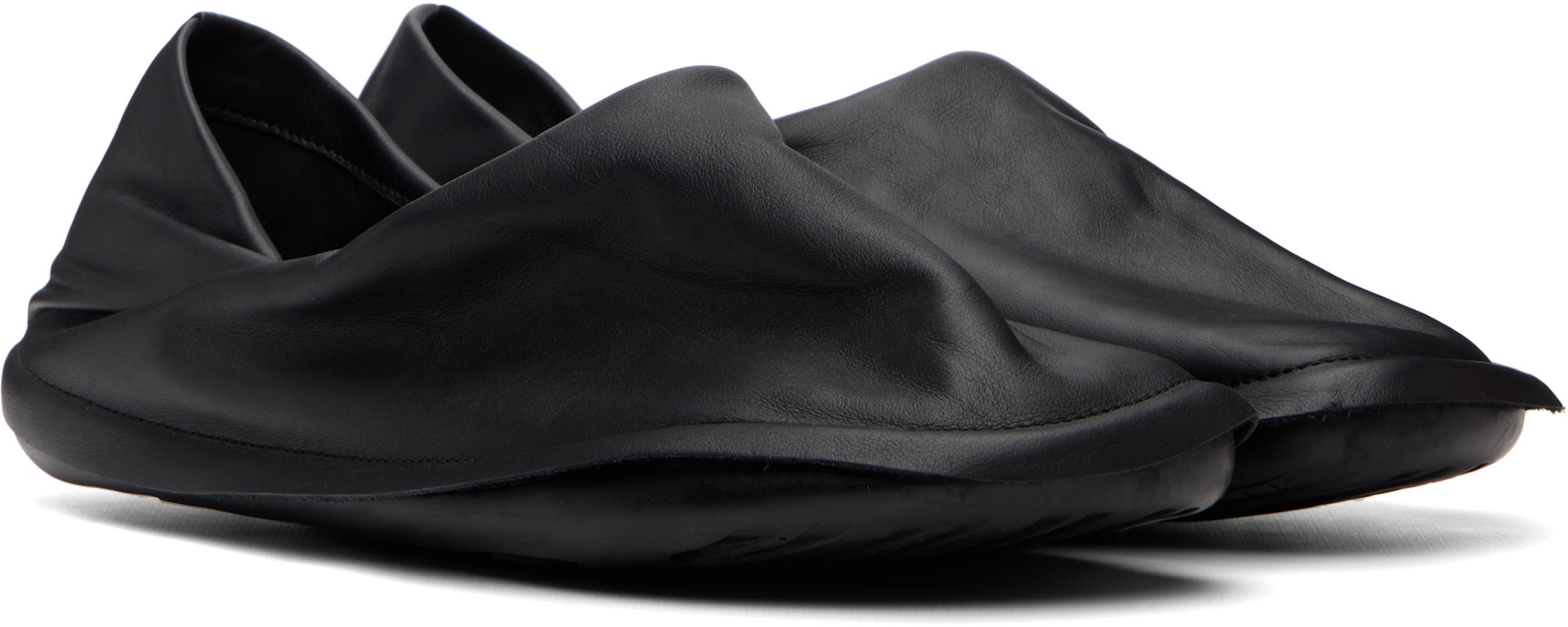 HOMME PLISSÉ ISSEY MIYAKE: Black CAMPER Edition Peu Form Loafers