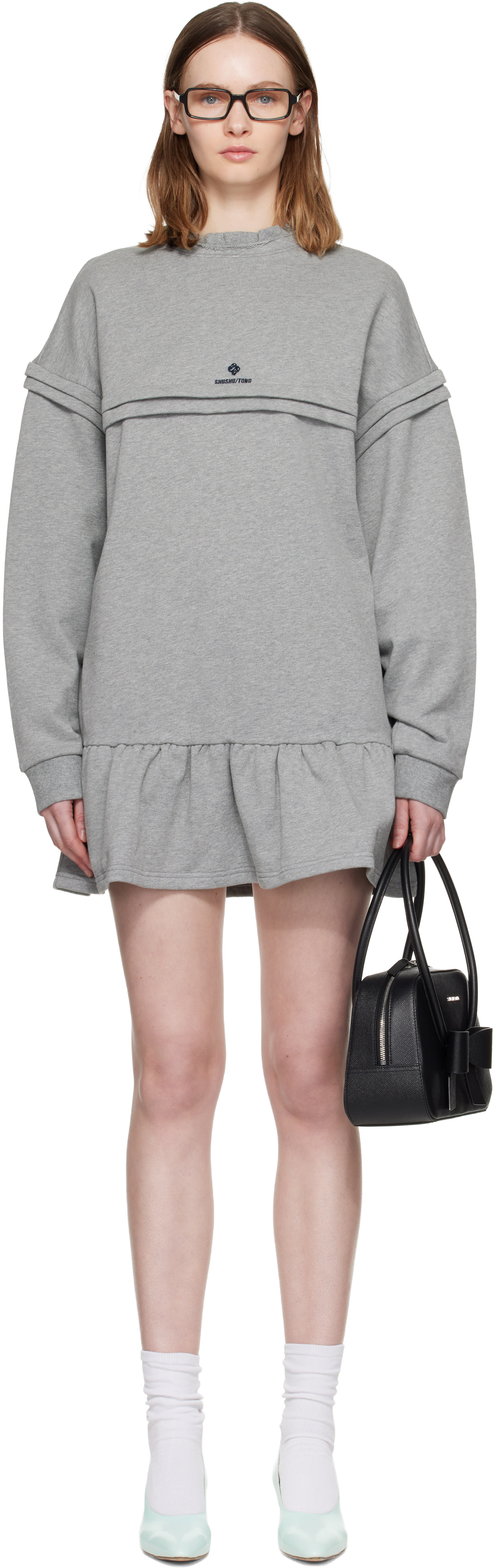 SHUSHU/TONG - Robe courte de style pull grise à bords bruts et à nervures