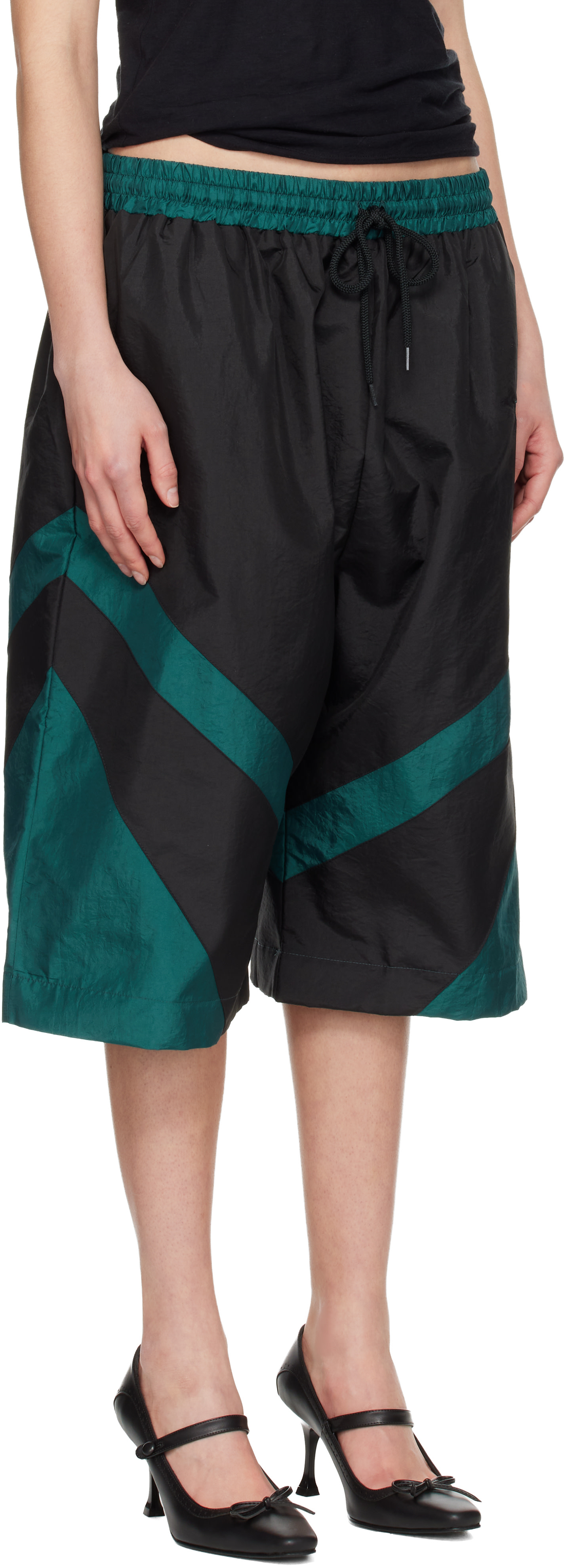 VAQUERA - Short coupe-vent vert et noir