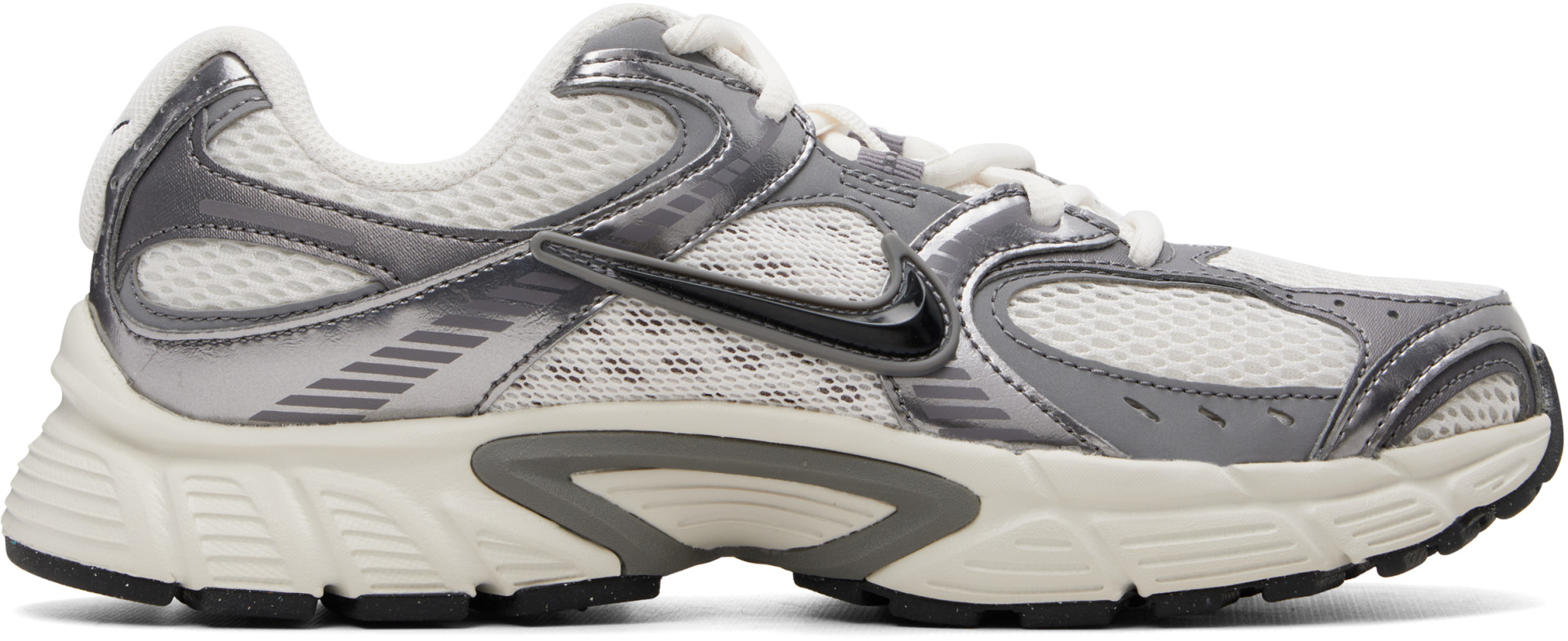 Nike - Baskets V5 RNR blanc cassé et gris
