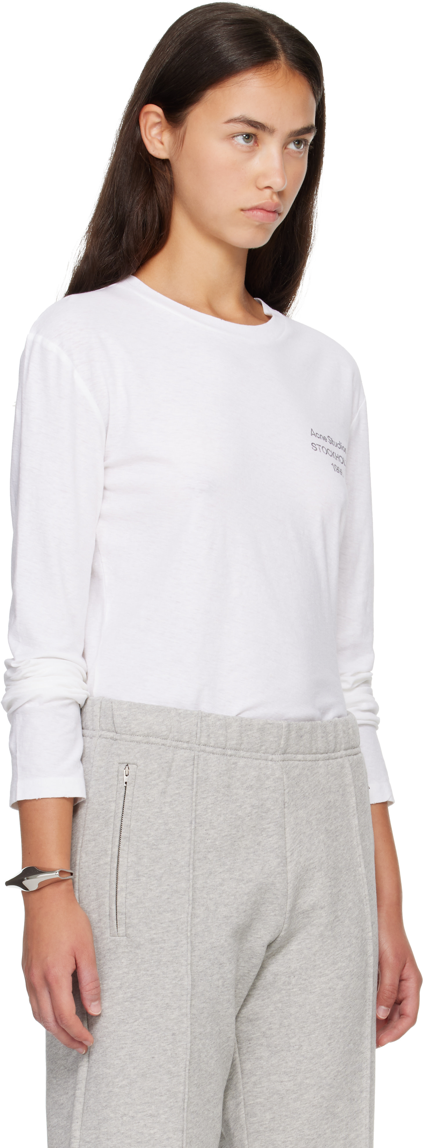 Acne Studios ロゴ 長袖 Tシャツ ホワイト Acne Studios: ホワイト ディストレスロゴ 長袖Tシャツ | SSENSE 日本