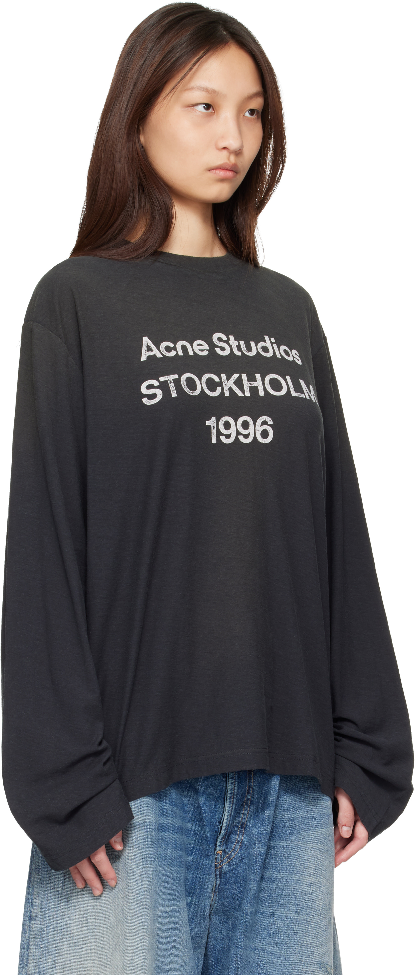 Acne Studios: ブラック Sprayed 1996 ロゴ Tシャツ | SSENSE 日本