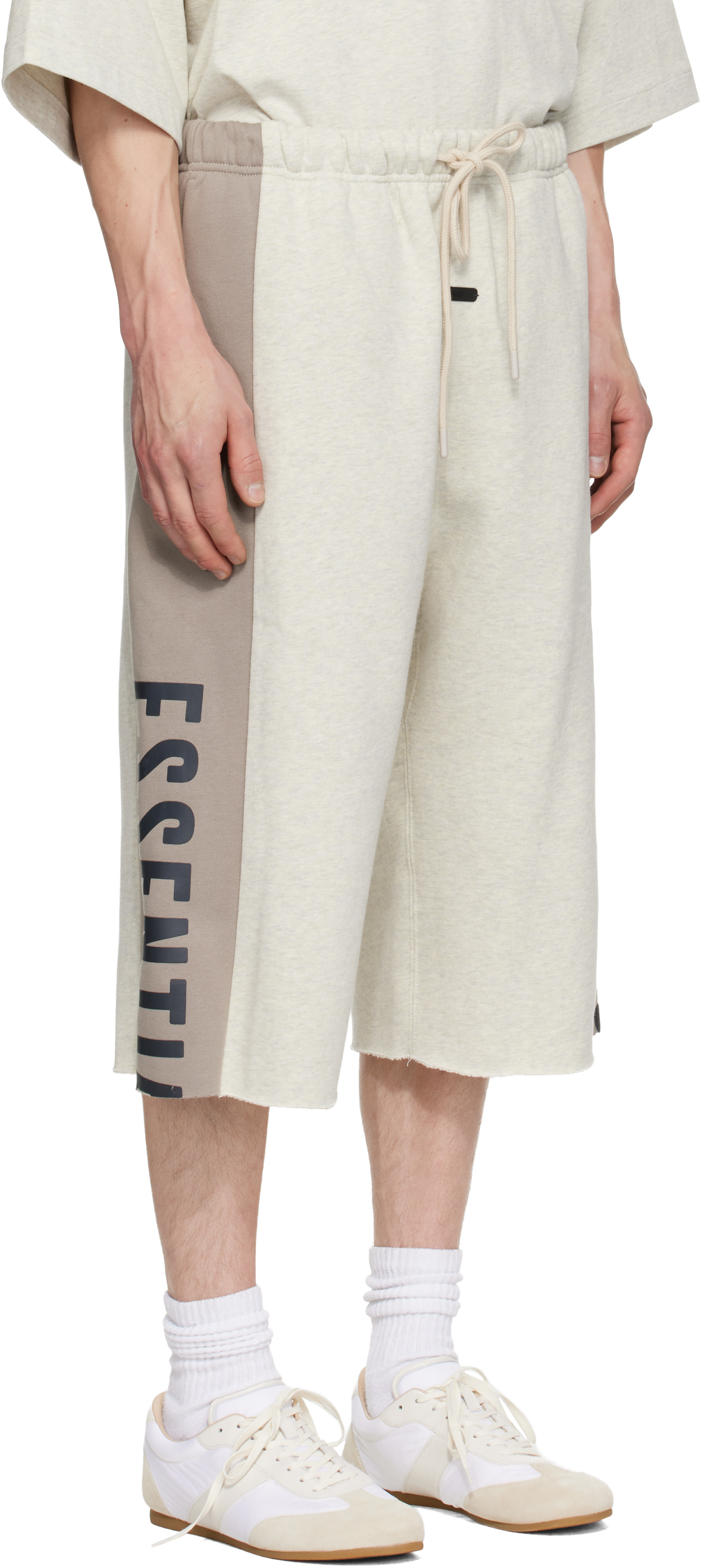 Fear of God ESSENTIALS: ベージュ＆グレー Panelled Raw Cut Off