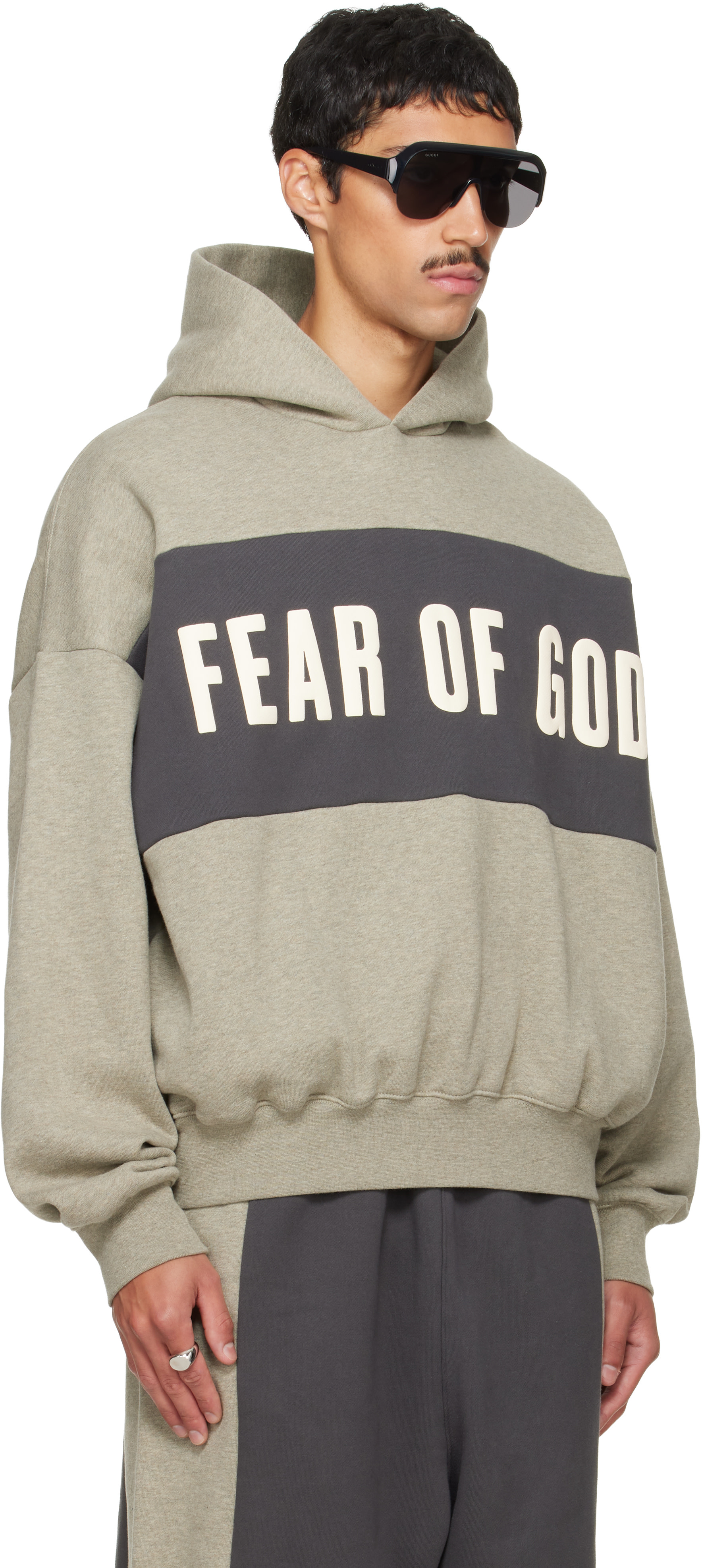 Fear of God ESSENTIALS - Pull à capuche décontracté et écourté gris à panneaux