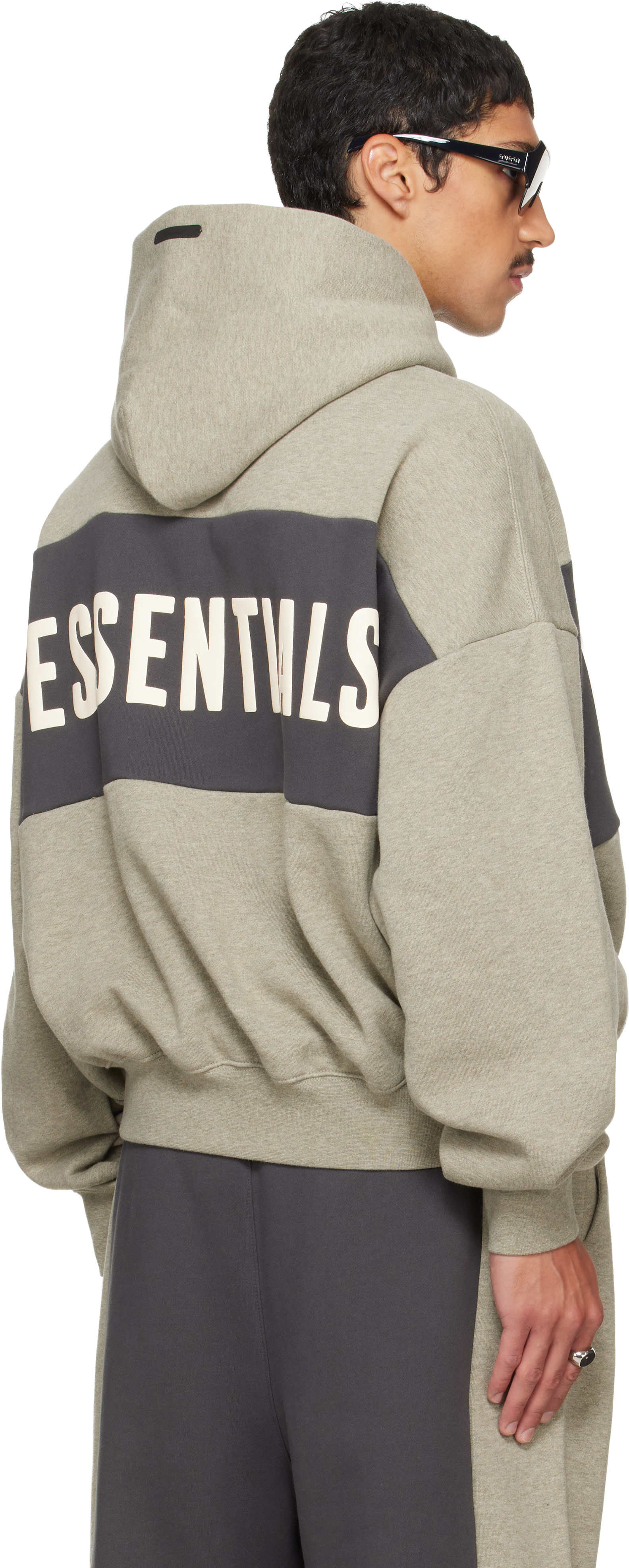 Fear of God ESSENTIALS - Pull à capuche décontracté et écourté gris à panneaux