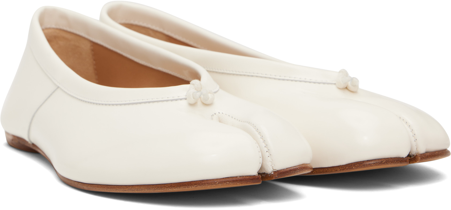 Maison Margiela - Ballerines blanches à bout Tabi